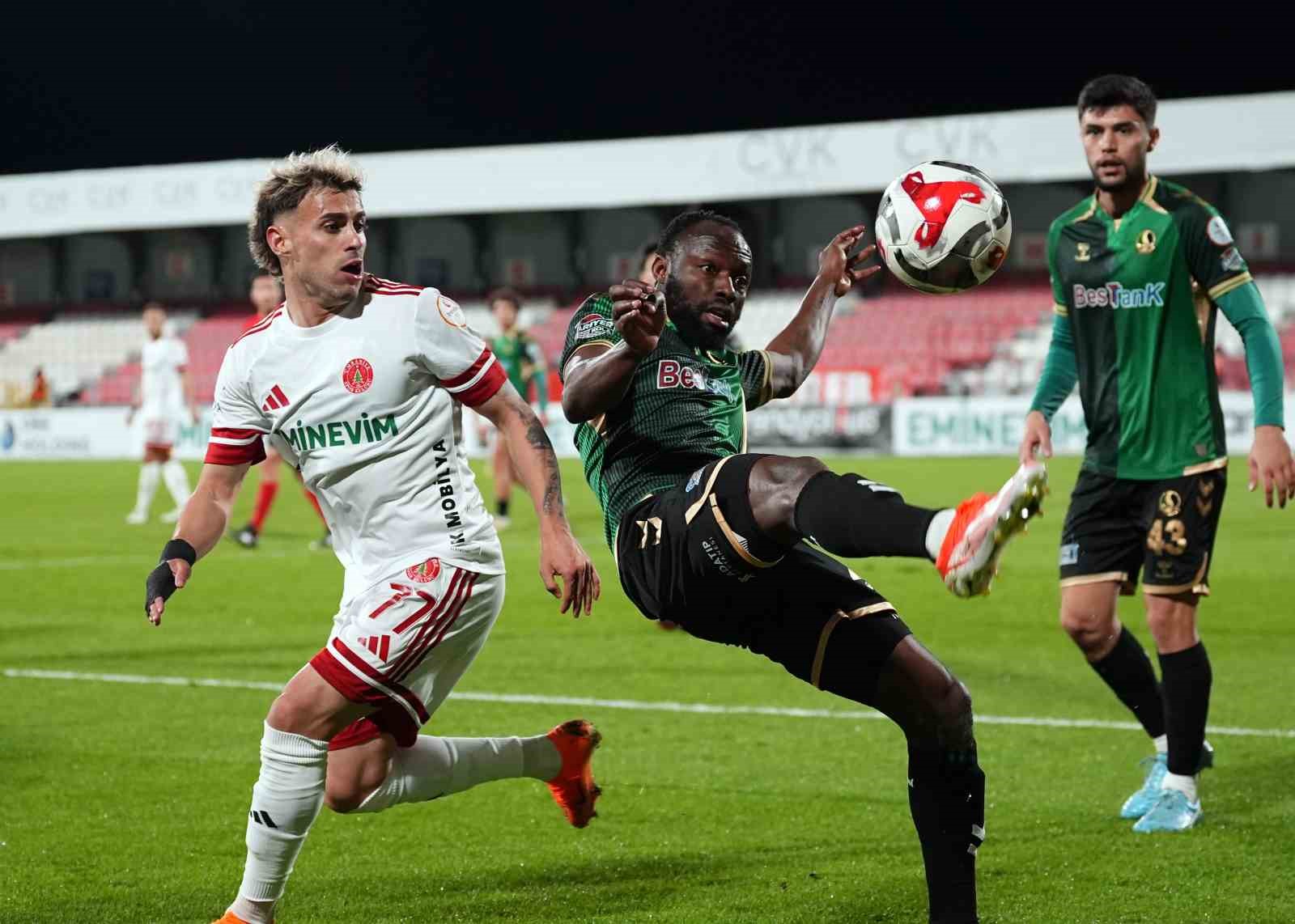 Trendyol 1. Lig: Ümraniyespor: 2 - Sakaryaspor: 0
Trendyol 1. Lig: Ümraniyespor: 2 - Sakaryaspor: 0