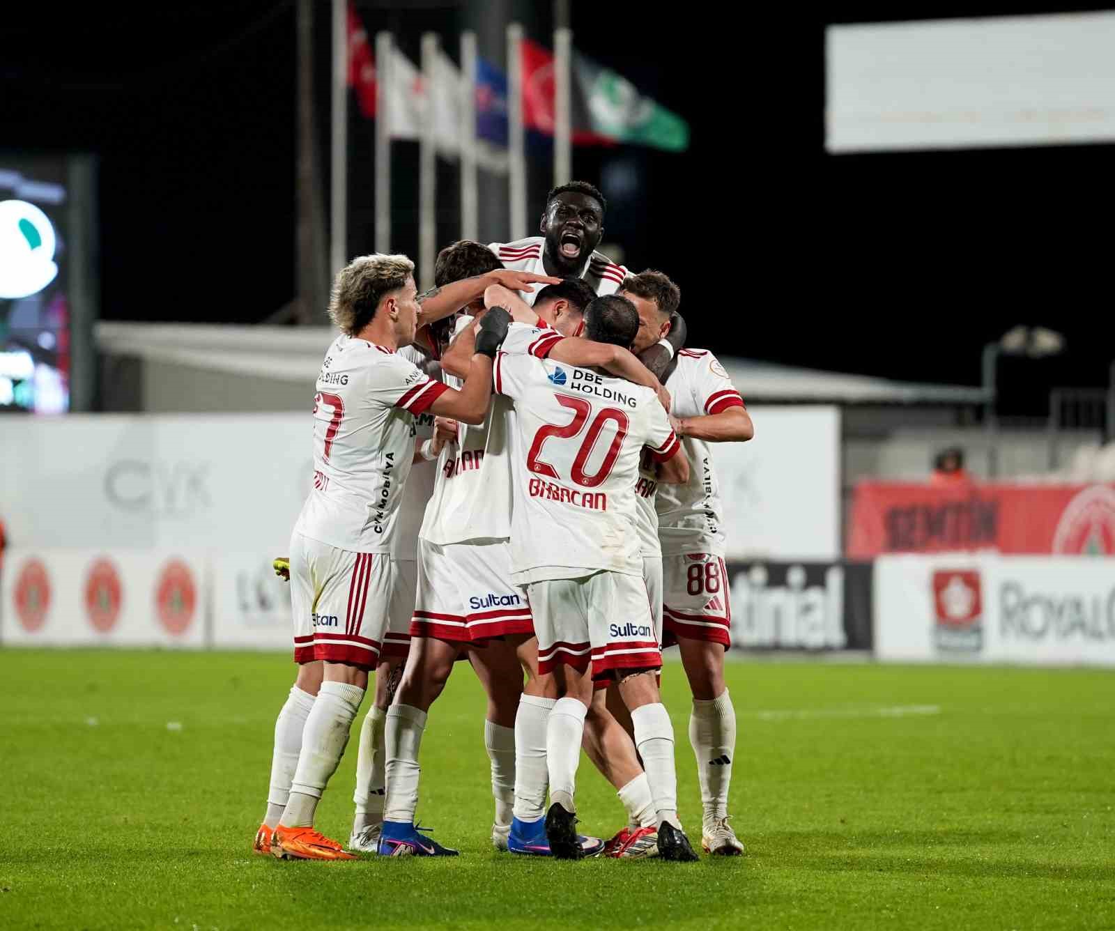 Trendyol 1. Lig: Ümraniyespor: 2 - Sakaryaspor: 0
Trendyol 1. Lig: Ümraniyespor: 2 - Sakaryaspor: 0