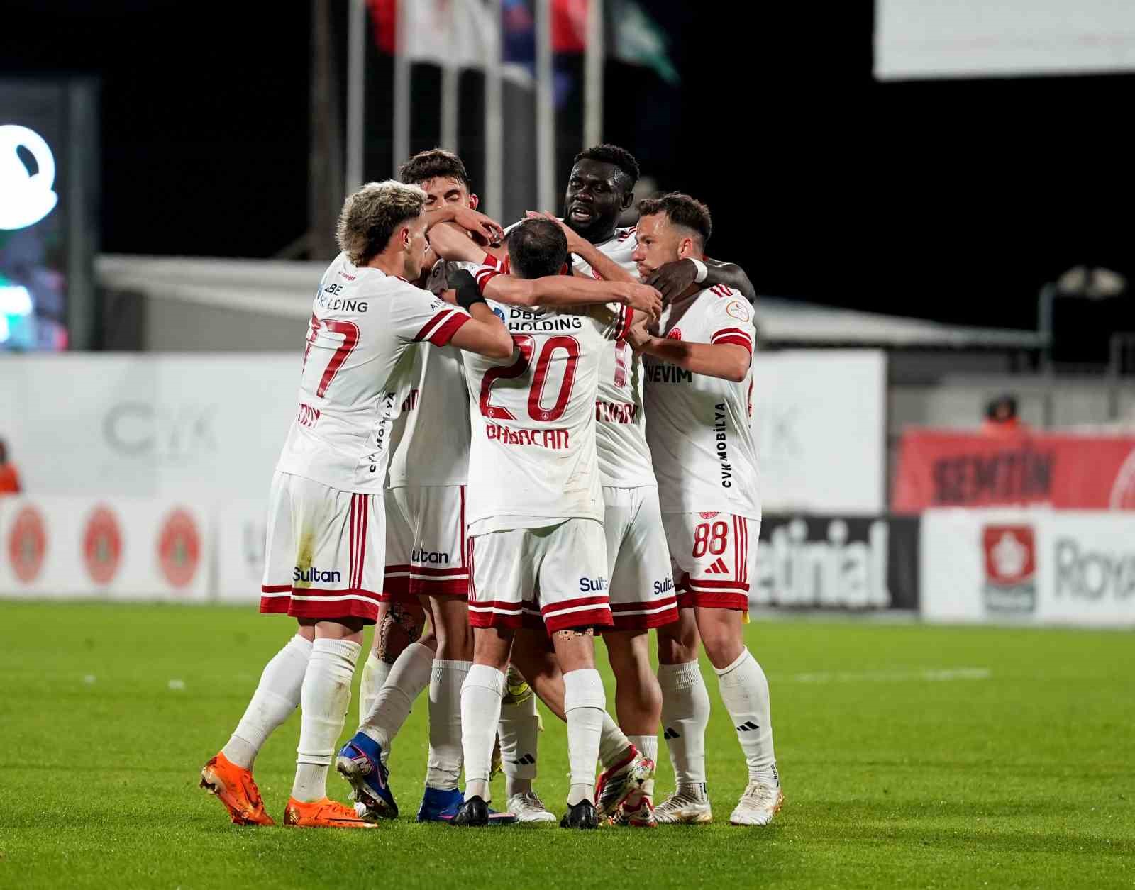 Trendyol 1. Lig: Ümraniyespor: 2 - Sakaryaspor: 0
Trendyol 1. Lig: Ümraniyespor: 2 - Sakaryaspor: 0