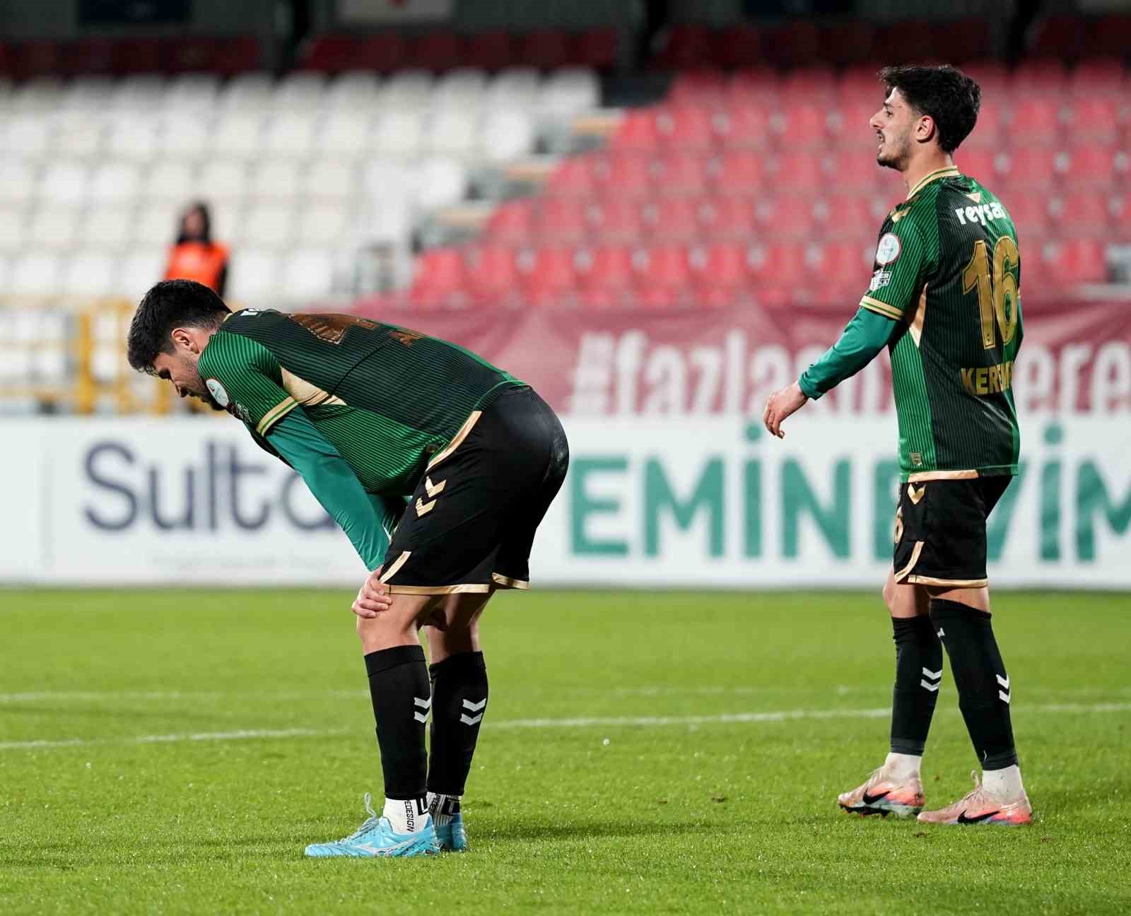 Trendyol 1. Lig: Ümraniyespor: 2 - Sakaryaspor: 0
Trendyol 1. Lig: Ümraniyespor: 2 - Sakaryaspor: 0