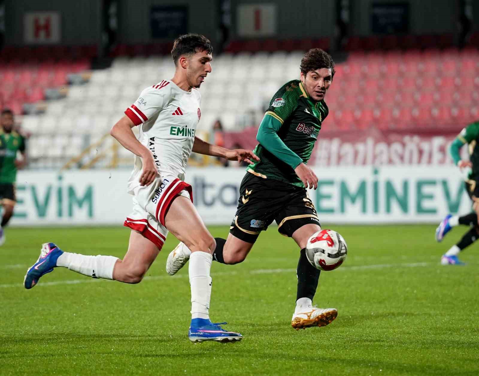 Trendyol 1. Lig: Ümraniyespor: 2 - Sakaryaspor: 0
Trendyol 1. Lig: Ümraniyespor: 2 - Sakaryaspor: 0