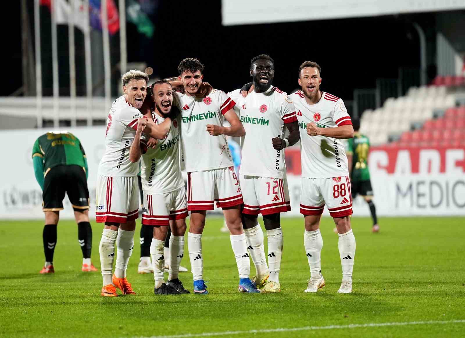 Trendyol 1. Lig: Ümraniyespor: 2 - Sakaryaspor: 0
Trendyol 1. Lig: Ümraniyespor: 2 - Sakaryaspor: 0