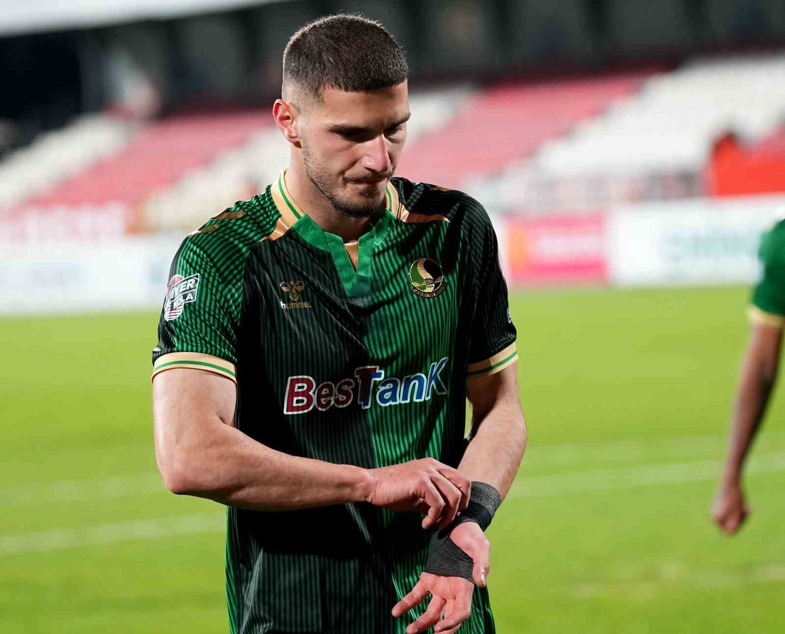 Trendyol 1. Lig: Ümraniyespor: 2 - Sakaryaspor: 0
Trendyol 1. Lig: Ümraniyespor: 2 - Sakaryaspor: 0