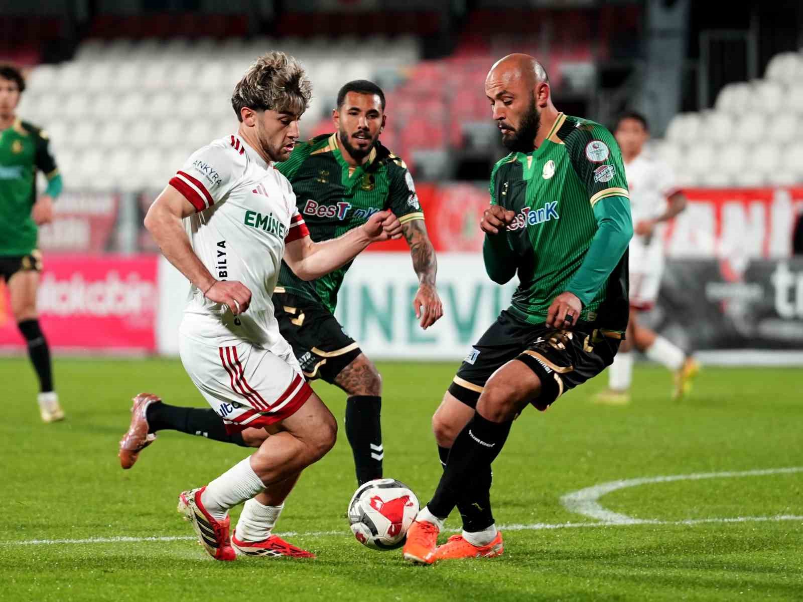 Trendyol 1. Lig: Ümraniyespor: 2 - Sakaryaspor: 0
Trendyol 1. Lig: Ümraniyespor: 2 - Sakaryaspor: 0