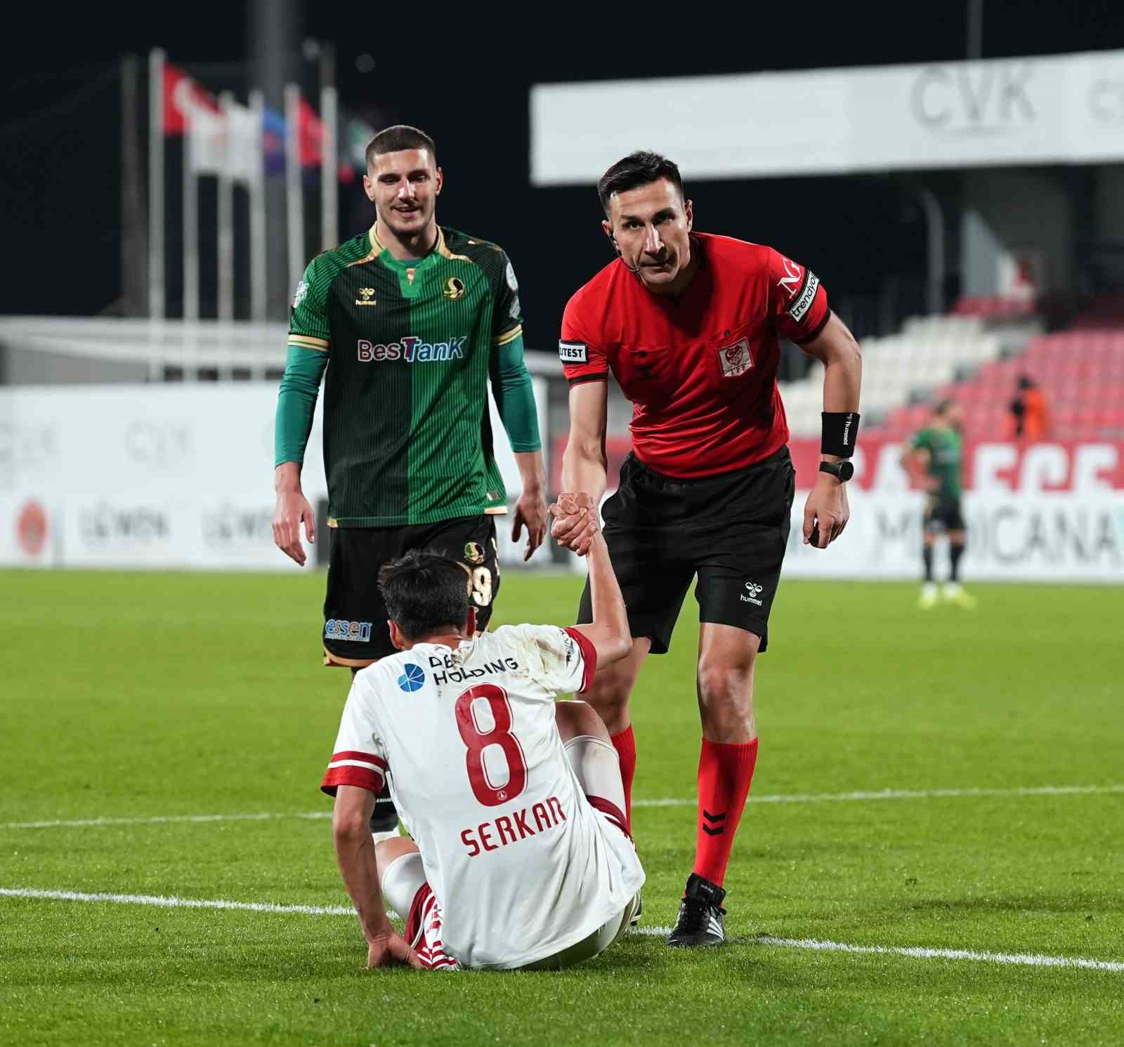 Trendyol 1. Lig: Ümraniyespor: 2 - Sakaryaspor: 0
Trendyol 1. Lig: Ümraniyespor: 2 - Sakaryaspor: 0