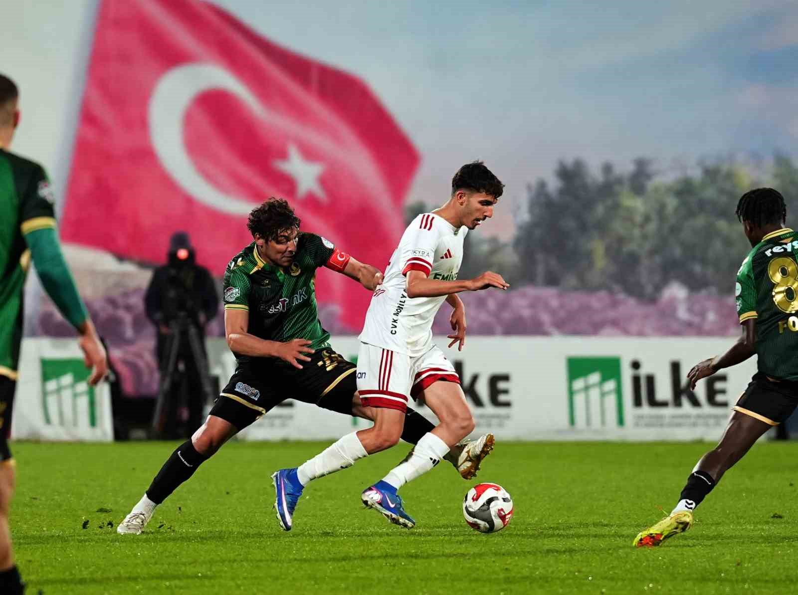 Trendyol 1. Lig: Ümraniyespor: 2 - Sakaryaspor: 0
Trendyol 1. Lig: Ümraniyespor: 2 - Sakaryaspor: 0