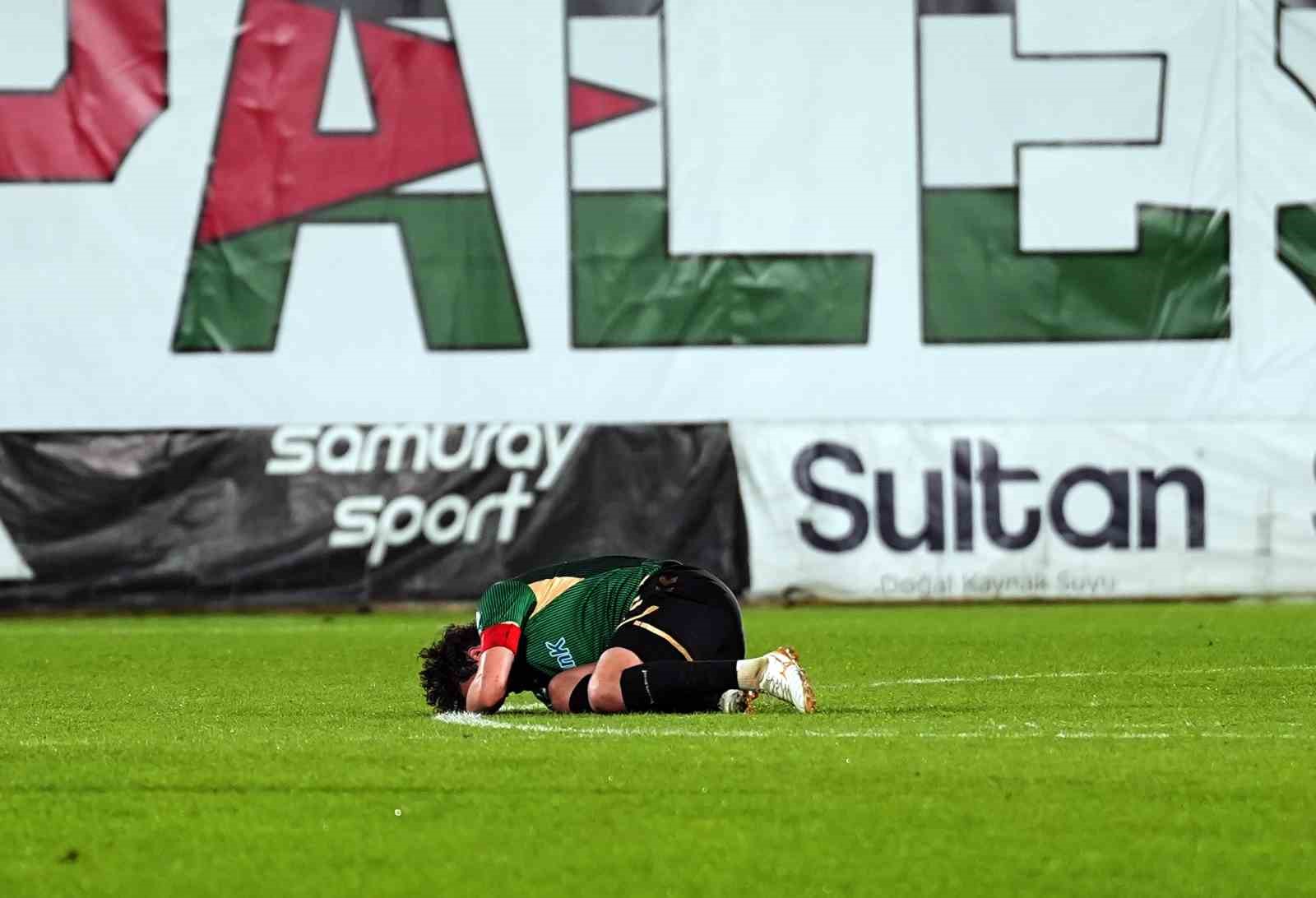 Trendyol 1. Lig: Ümraniyespor: 2 - Sakaryaspor: 0
Trendyol 1. Lig: Ümraniyespor: 2 - Sakaryaspor: 0