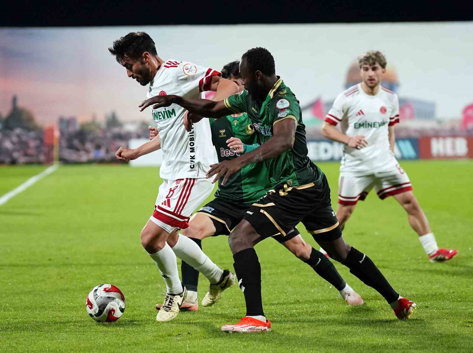 Trendyol 1. Lig: Ümraniyespor: 2 - Sakaryaspor: 0
Trendyol 1. Lig: Ümraniyespor: 2 - Sakaryaspor: 0