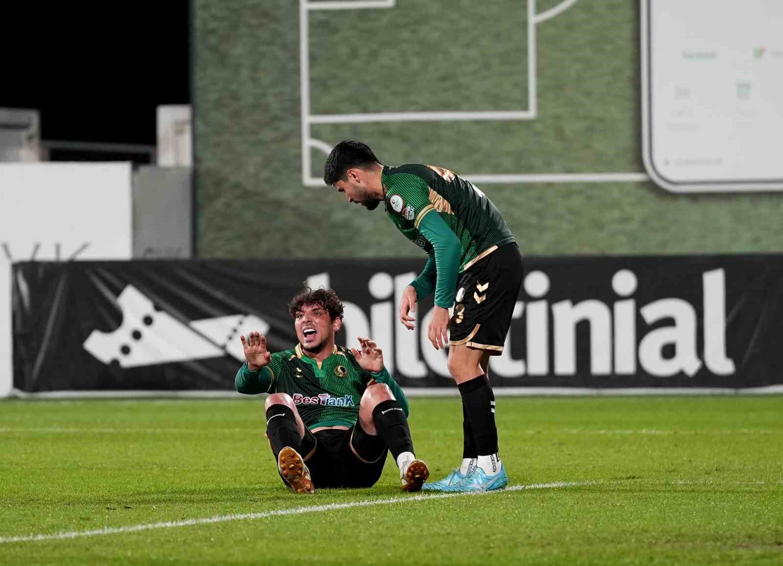 Trendyol 1. Lig: Ümraniyespor: 2 - Sakaryaspor: 0
Trendyol 1. Lig: Ümraniyespor: 2 - Sakaryaspor: 0