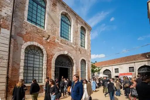 Trendyol Sanat, 61’inci Venedik Sanat Bienali Türkiye Pavyonu eş sponsoru oldu
Trendyol Sanat, 61’inci Venedik Sanat Bienali Türkiye Pavyonu eş sponsoru oldu