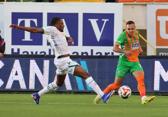 Trendyol Süper Lig: Alanyaspor: 2 - Konyaspor: 1 (Maç sonucu)
