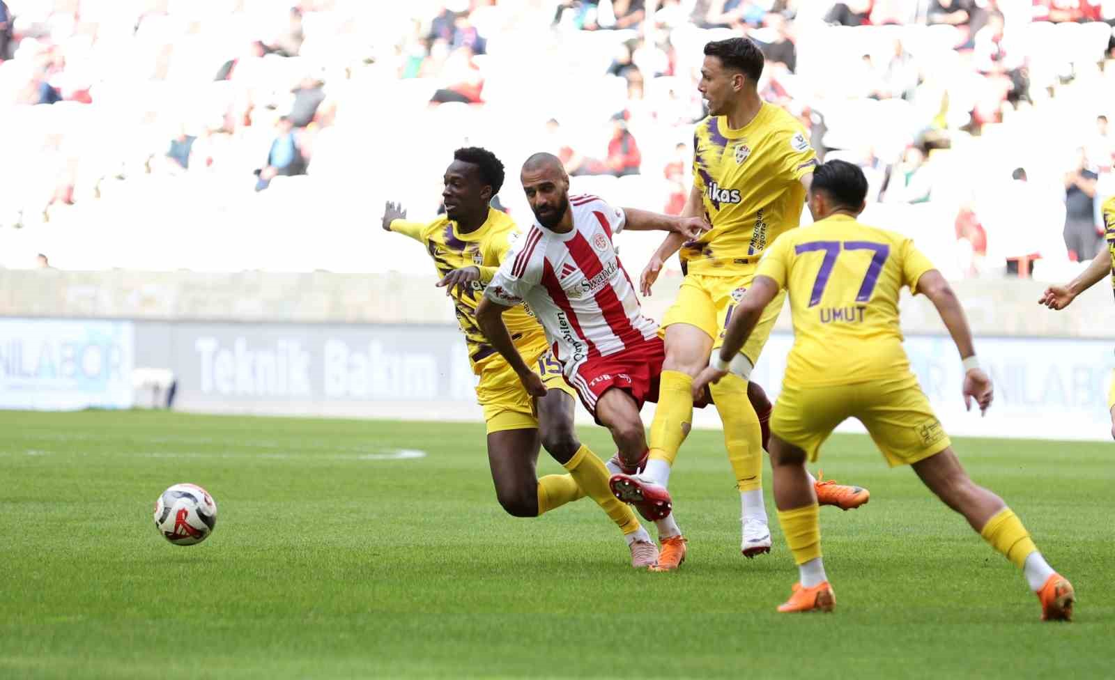 Trendyol Süper Lig: Antalyaspor: 0 - Eyüpspor: 0 (İlk yarı)
Trendyol Süper Lig: Antalyaspor: 0 - Eyüpspor: 0 (İlk yarı)