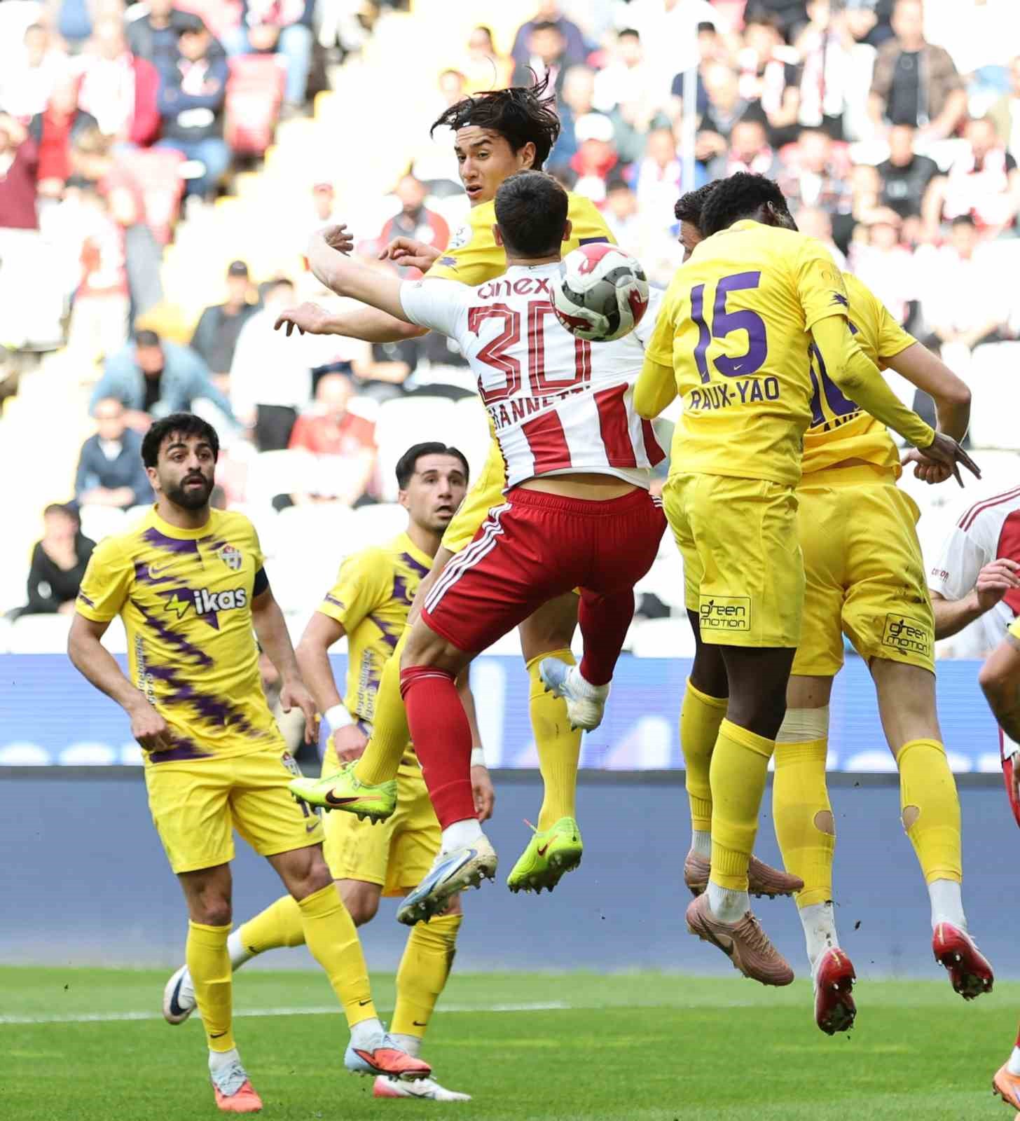 Trendyol Süper Lig: Antalyaspor: 0 - Eyüpspor: 0 (İlk yarı)
Trendyol Süper Lig: Antalyaspor: 0 - Eyüpspor: 0 (İlk yarı)