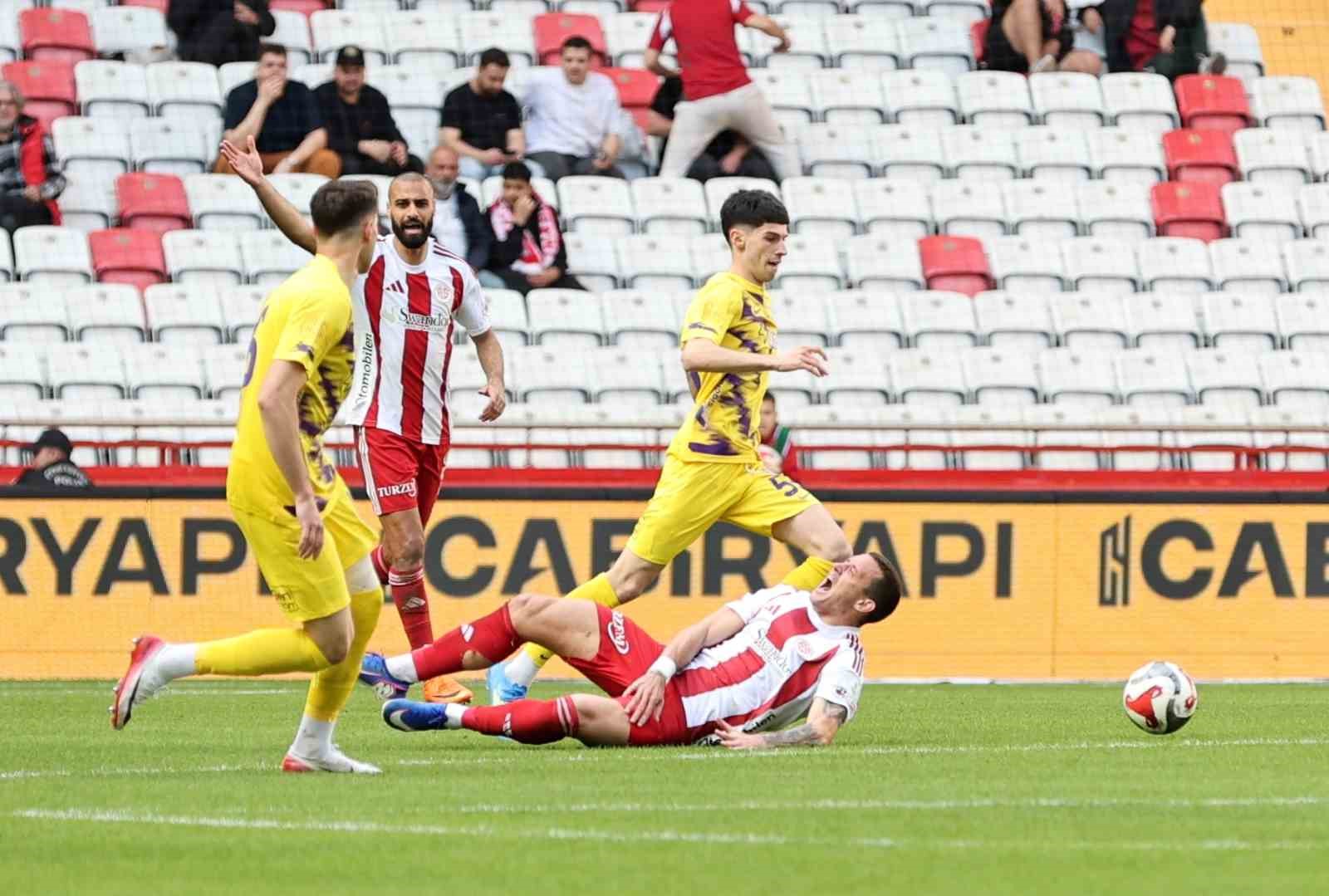 Trendyol Süper Lig: Antalyaspor: 0 - Eyüpspor: 0 (İlk yarı)
Trendyol Süper Lig: Antalyaspor: 0 - Eyüpspor: 0 (İlk yarı)