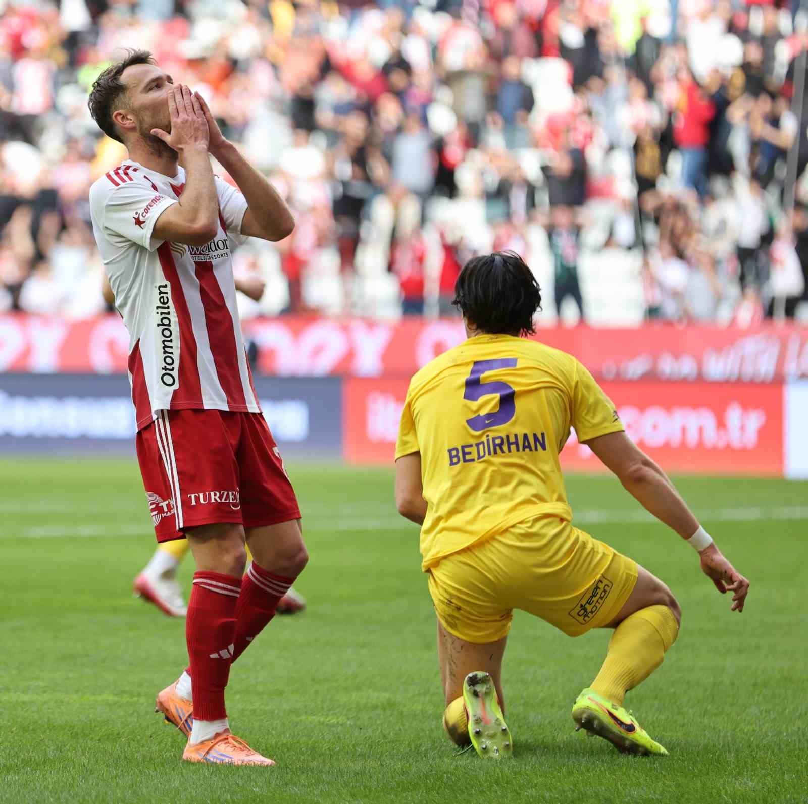 Trendyol Süper Lig: Antalyaspor: 0 - Eyüpspor: 0 (İlk yarı)
Trendyol Süper Lig: Antalyaspor: 0 - Eyüpspor: 0 (İlk yarı)