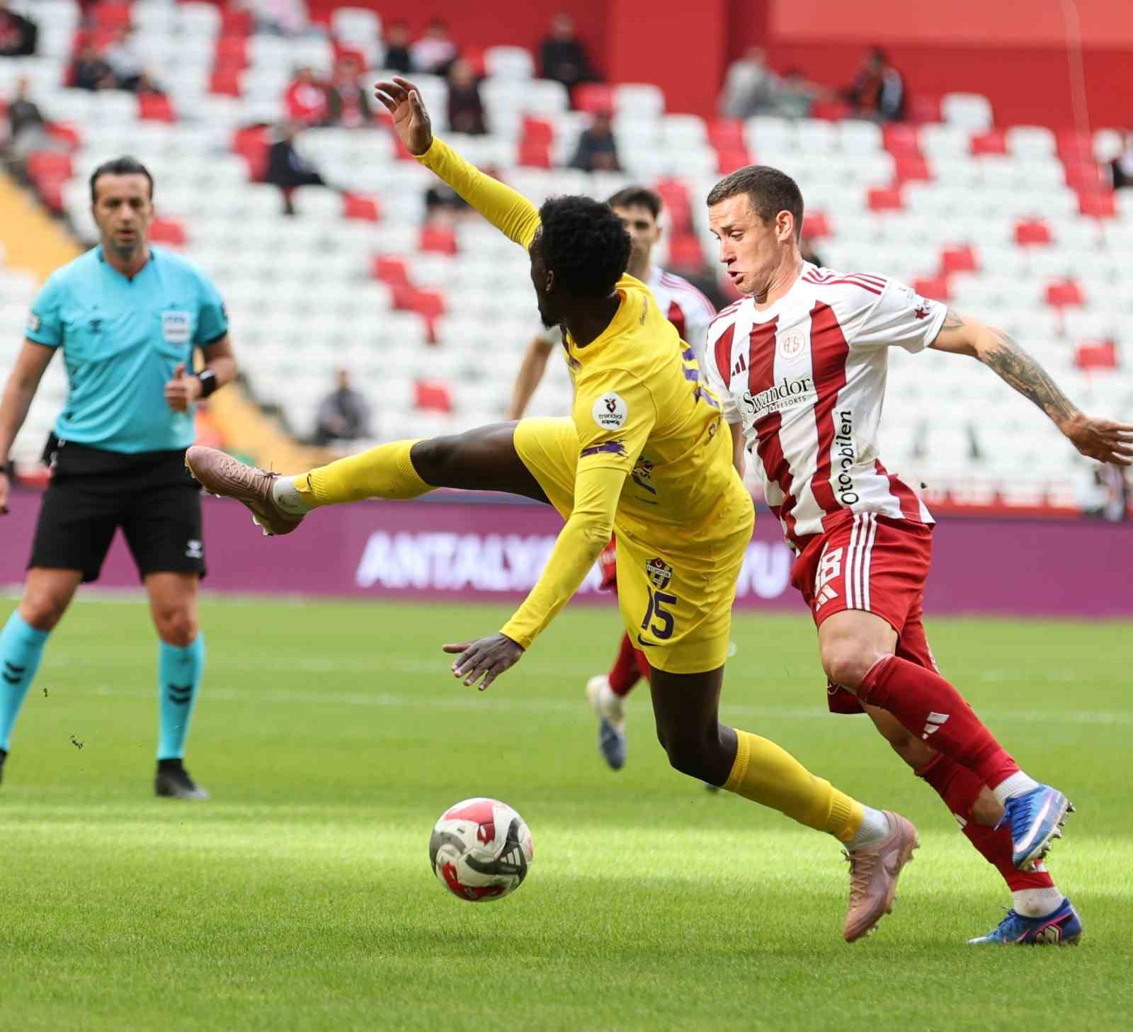 Trendyol Süper Lig: Antalyaspor: 0 - Eyüpspor: 0 (İlk yarı)
Trendyol Süper Lig: Antalyaspor: 0 - Eyüpspor: 0 (İlk yarı)