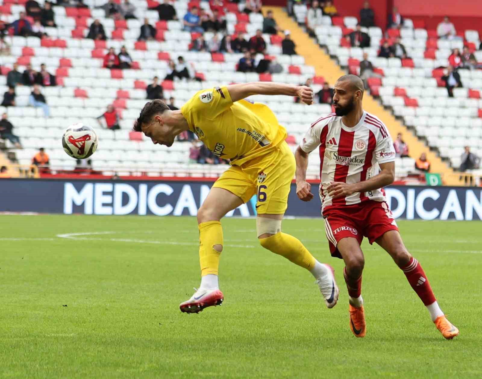 Trendyol Süper Lig: Antalyaspor: 0 - Eyüpspor: 0 (İlk yarı)
Trendyol Süper Lig: Antalyaspor: 0 - Eyüpspor: 0 (İlk yarı)