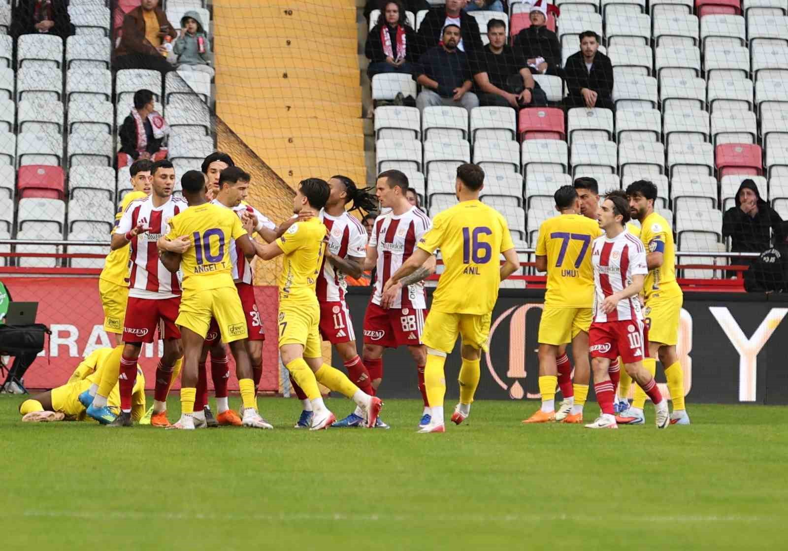 Trendyol Süper Lig: Antalyaspor: 0 - Eyüpspor: 0 (İlk yarı)
Trendyol Süper Lig: Antalyaspor: 0 - Eyüpspor: 0 (İlk yarı)