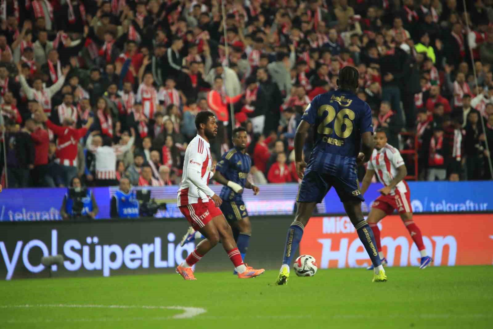 Trendyol Süper Lig: Antalyaspor: 0 - Fenerbahçe: 0 (Maç devam ediyor)
