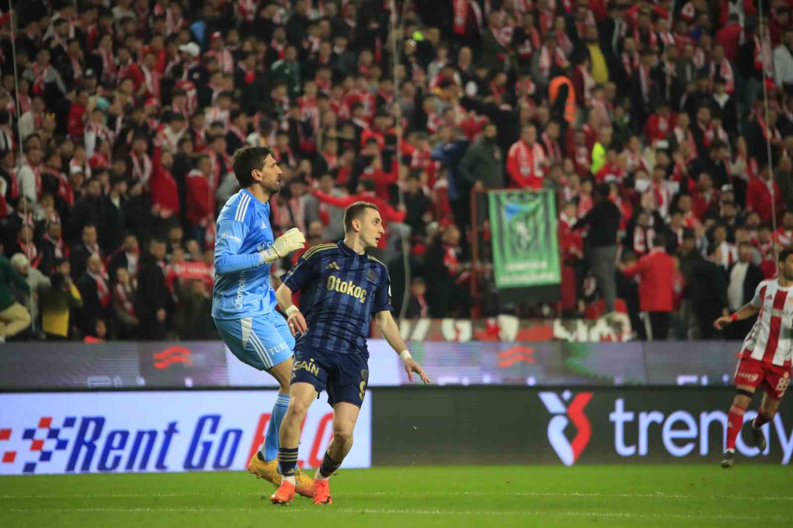 Trendyol Süper Lig: Antalyaspor: 0 - Fenerbahçe: 0 (Maç devam ediyor)
