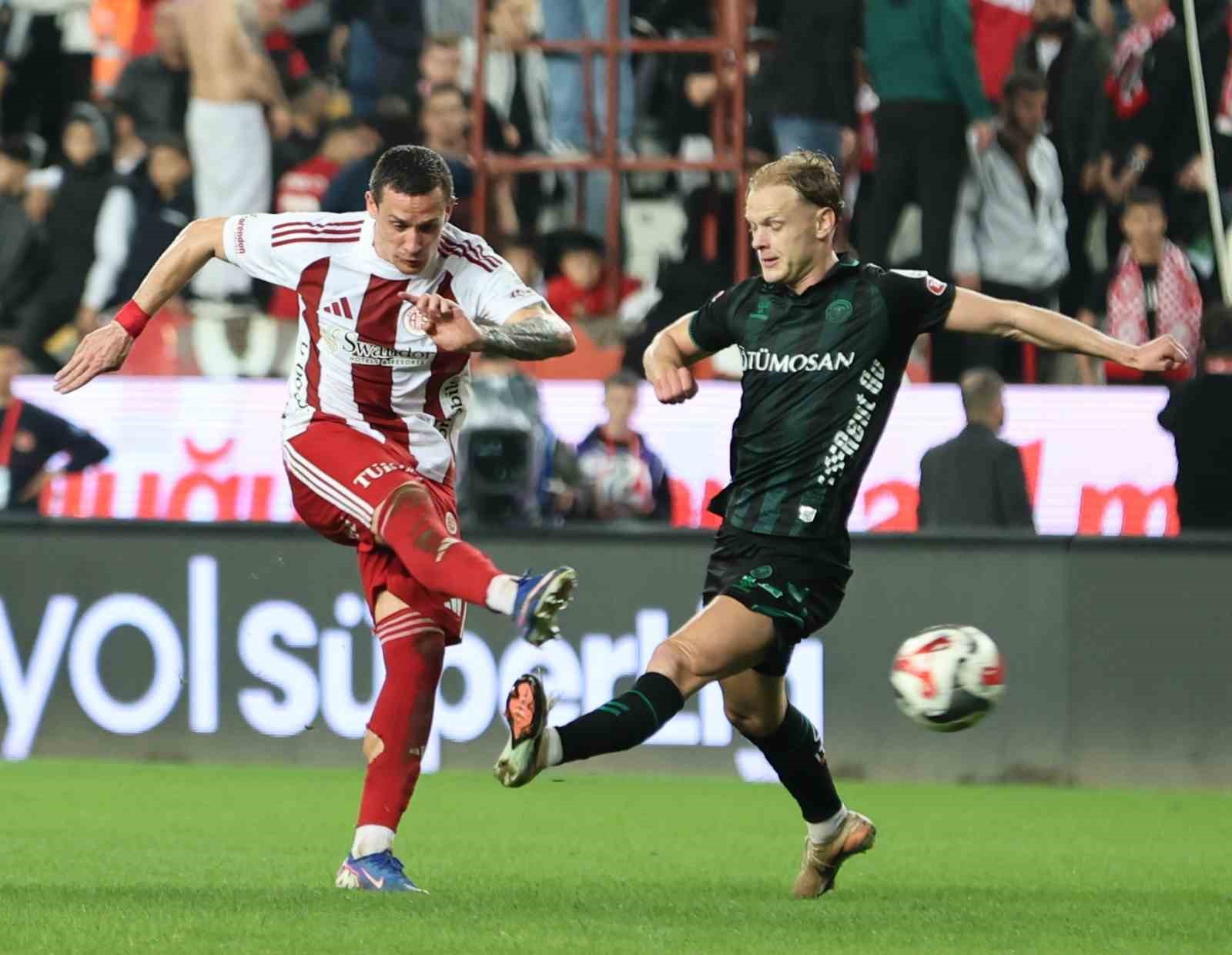 Trendyol Süper Lig: Antalyaspor: 0 - Konyaspor: 0 (İlk yarı)

