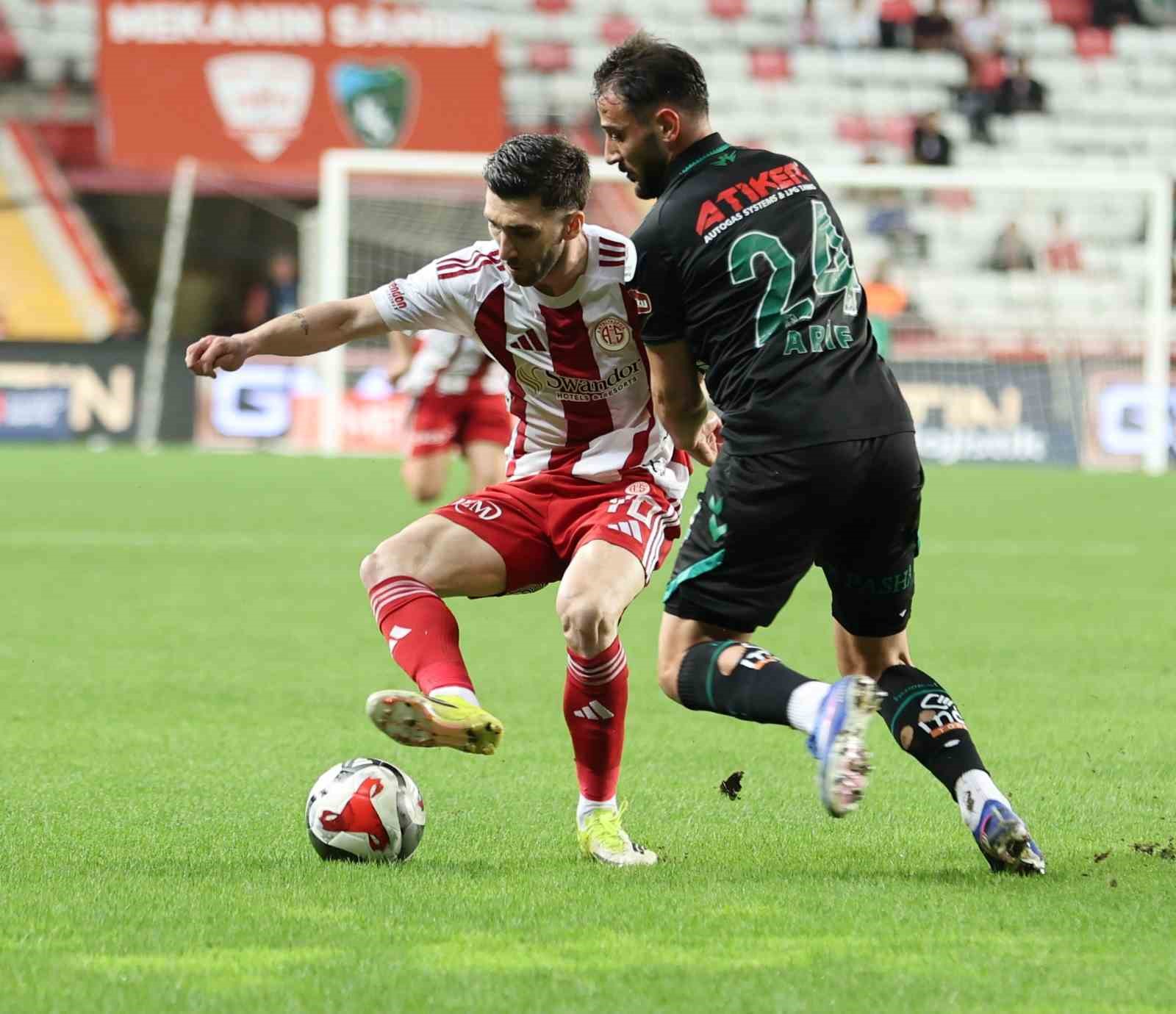 Trendyol Süper Lig: Antalyaspor: 0 - Konyaspor: 0 (İlk yarı)

