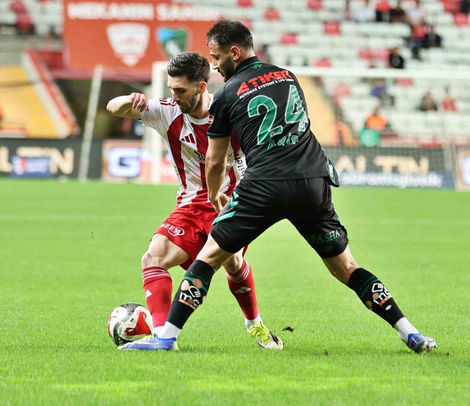Trendyol Süper Lig: Antalyaspor: 0 - Konyaspor: 0 (İlk yarı)
