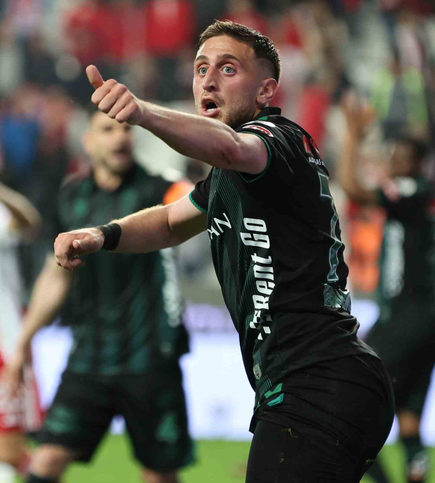 Trendyol Süper Lig: Antalyaspor: 0 - Konyaspor: 0 (İlk yarı)
