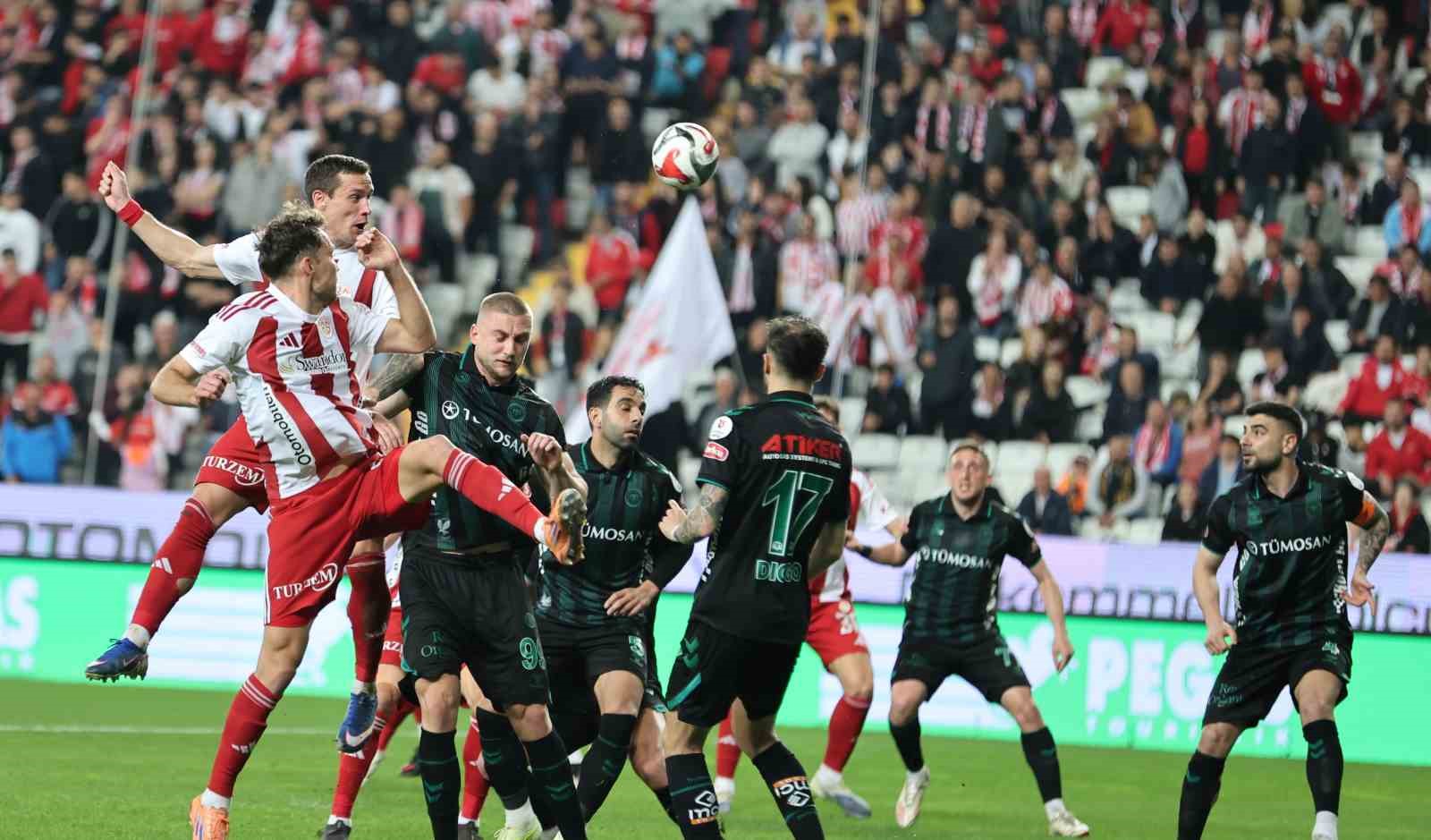 Trendyol Süper Lig: Antalyaspor: 0 - Konyaspor: 0 (İlk yarı)
