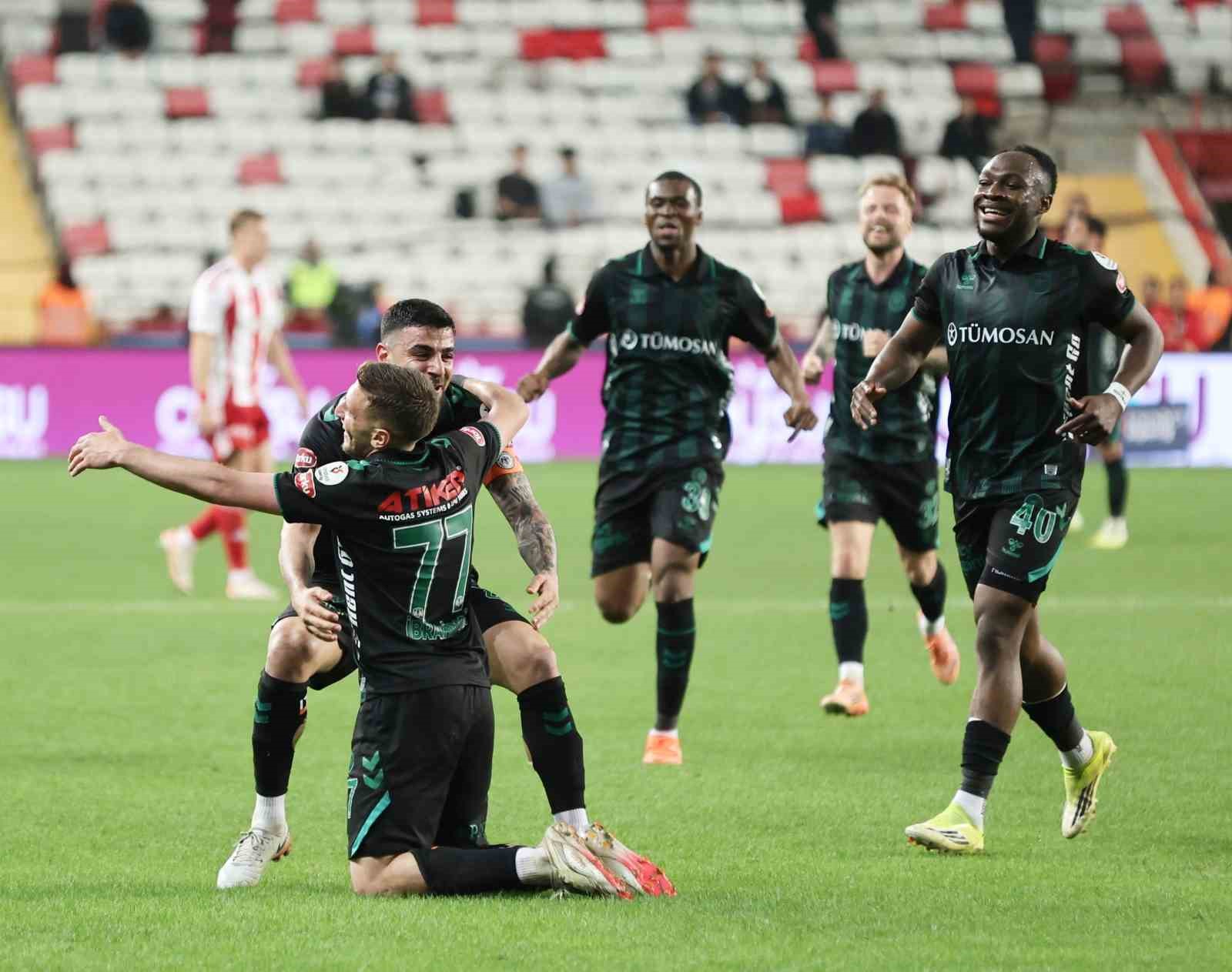 Trendyol Süper Lig: Antalyaspor: 0 - Konyaspor: 2 (Maç sonucu)
