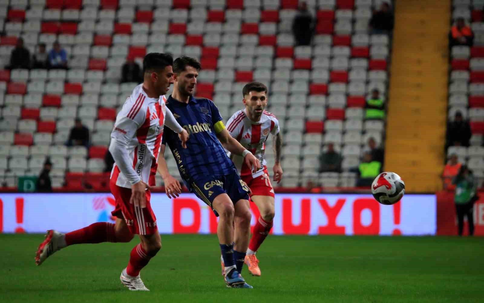 Trendyol Süper Lig: Antalyaspor: 1 - Fenerbahçe: 0 (İlk yarı)
Trendyol Süper Lig: Antalyaspor: 1 - Fenerbahçe: 0 (İlk yarı)