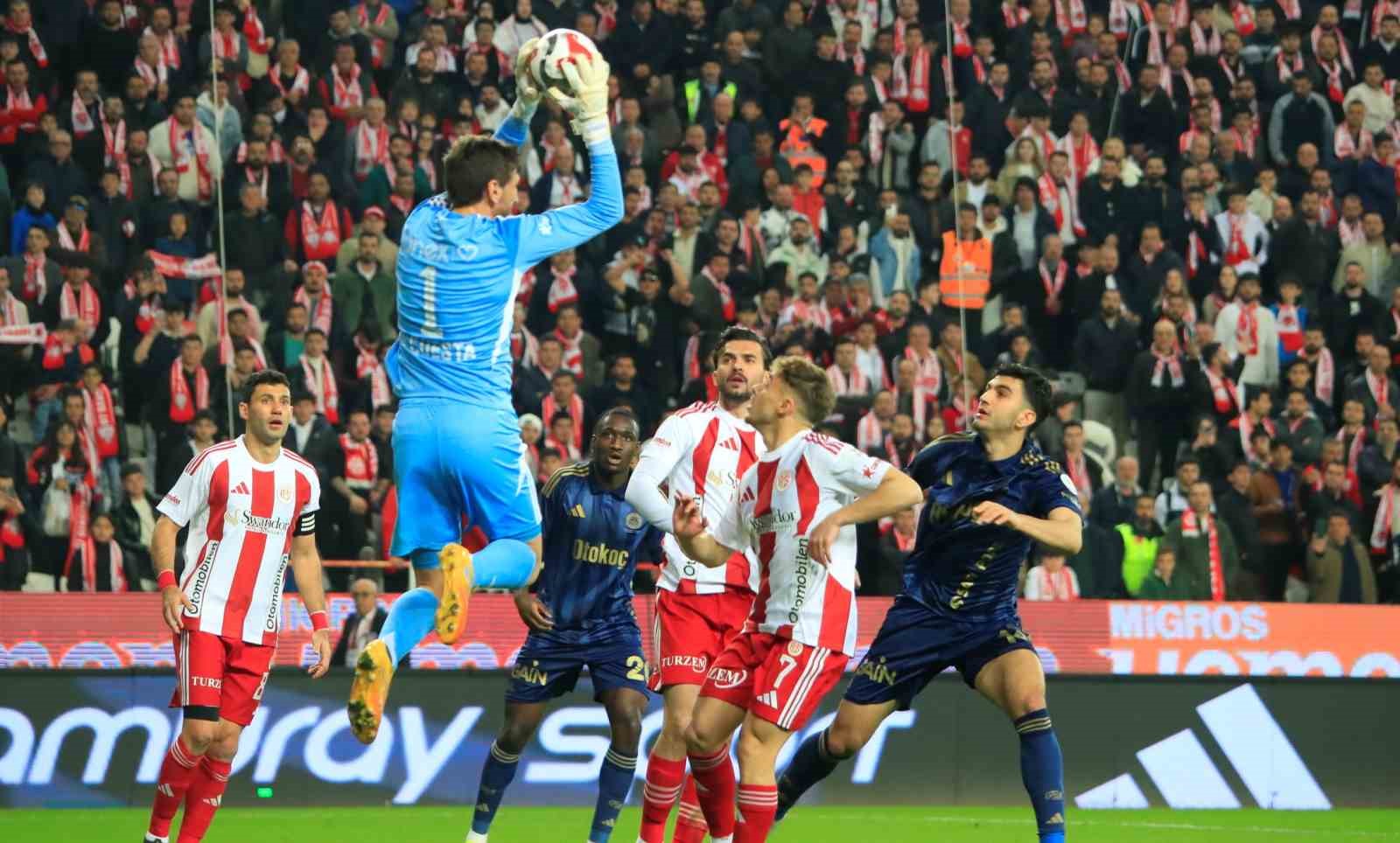 Trendyol Süper Lig: Antalyaspor: 1 - Fenerbahçe: 0 (İlk yarı)
Trendyol Süper Lig: Antalyaspor: 1 - Fenerbahçe: 0 (İlk yarı)