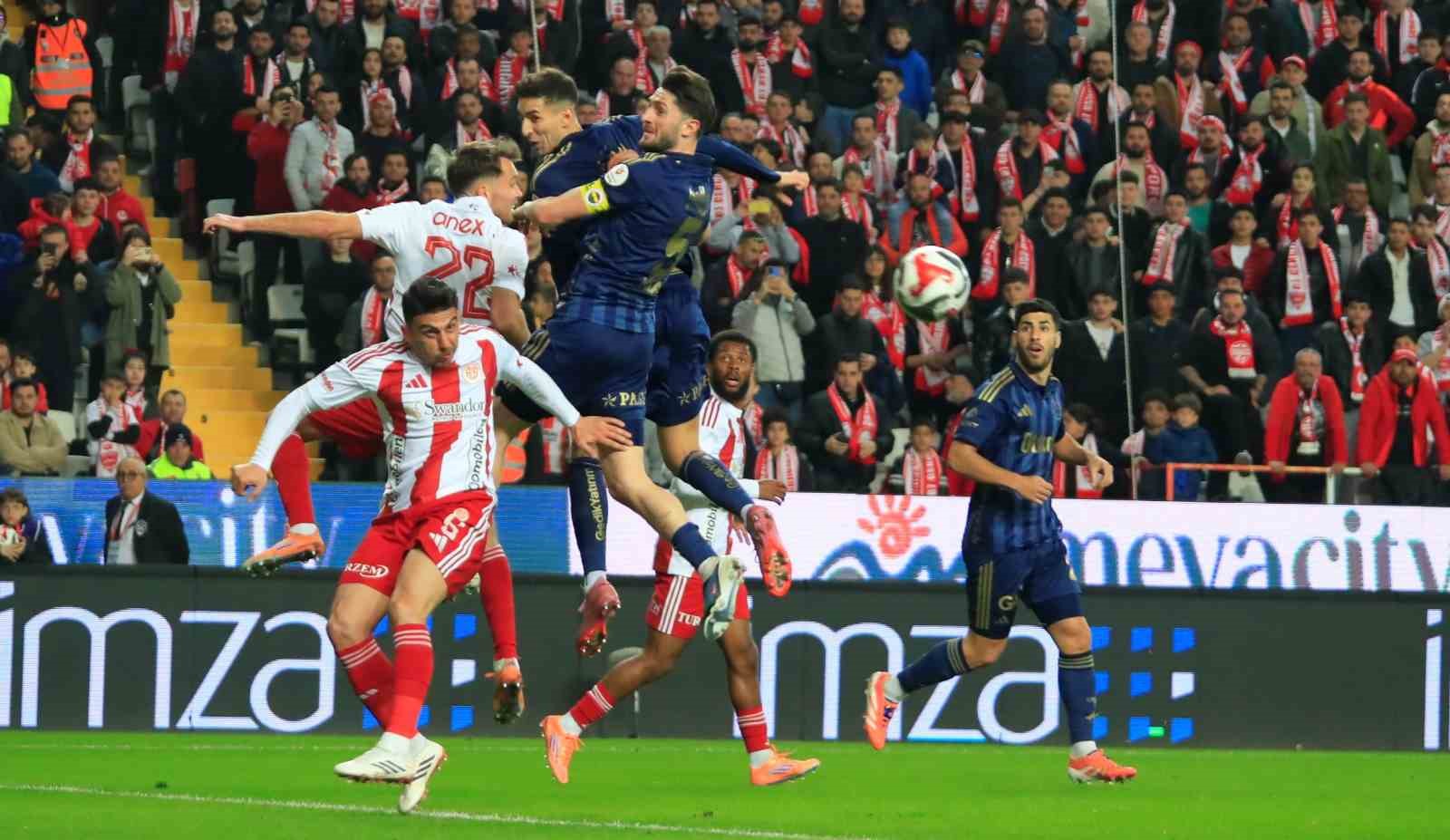 Trendyol Süper Lig: Antalyaspor: 1 - Fenerbahçe: 0 (İlk yarı)
Trendyol Süper Lig: Antalyaspor: 1 - Fenerbahçe: 0 (İlk yarı)