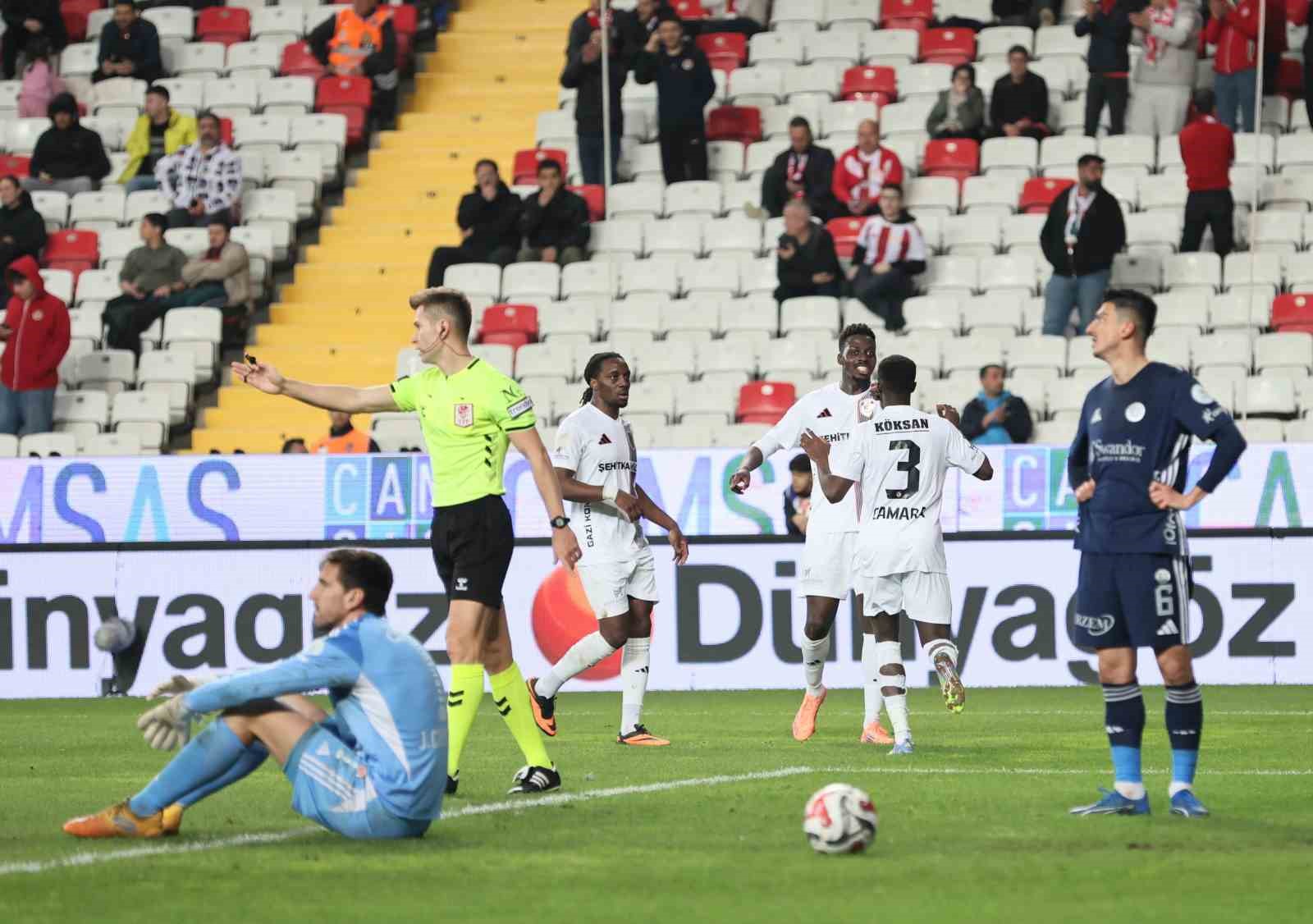 Trendyol Süper Lig: Antalyaspor: 1 - Gaziantep FK: 4 (Maç sonucu)
