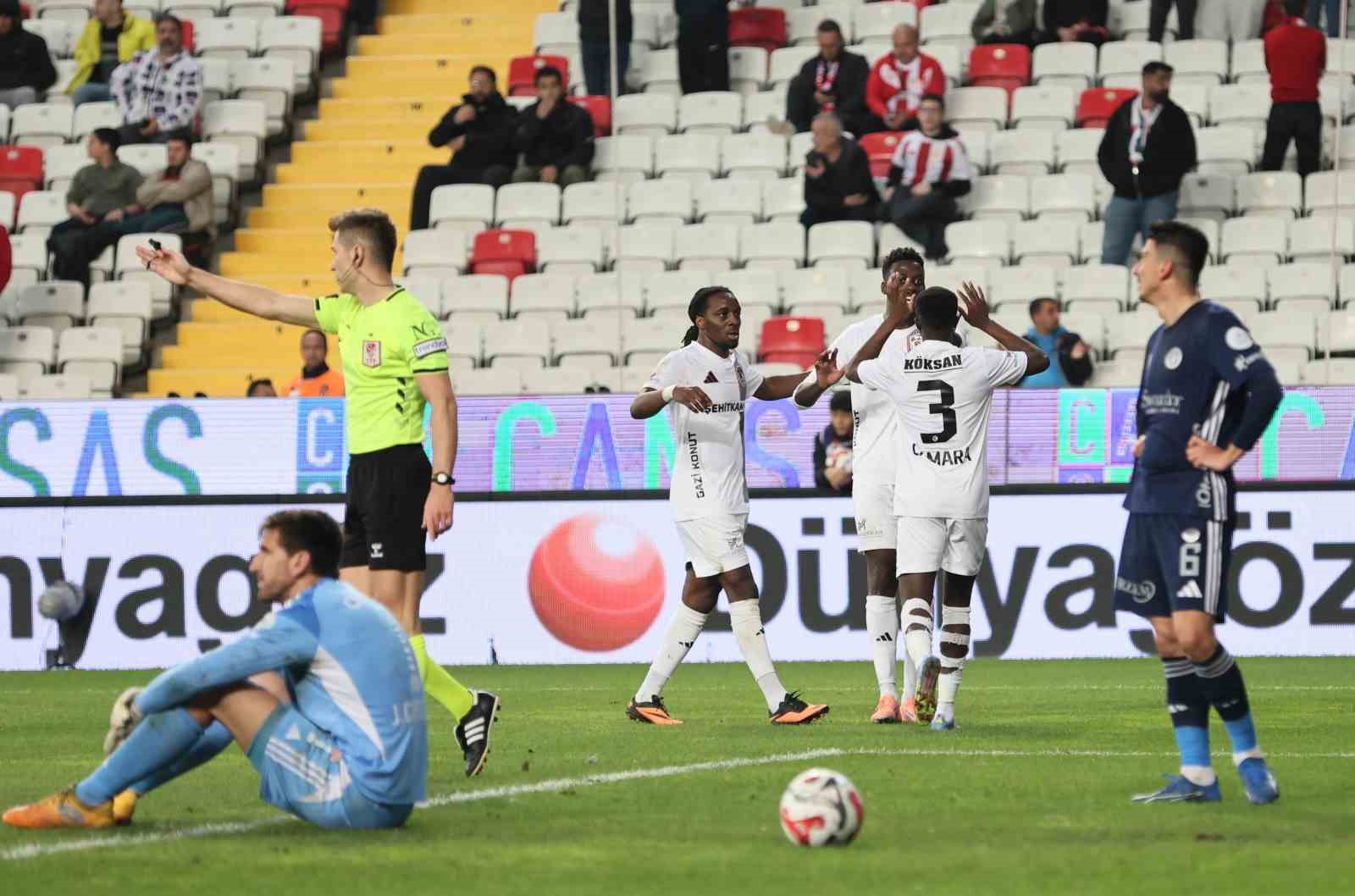 Trendyol Süper Lig: Antalyaspor: 1 - Gaziantep FK: 4 (Maç sonucu)
