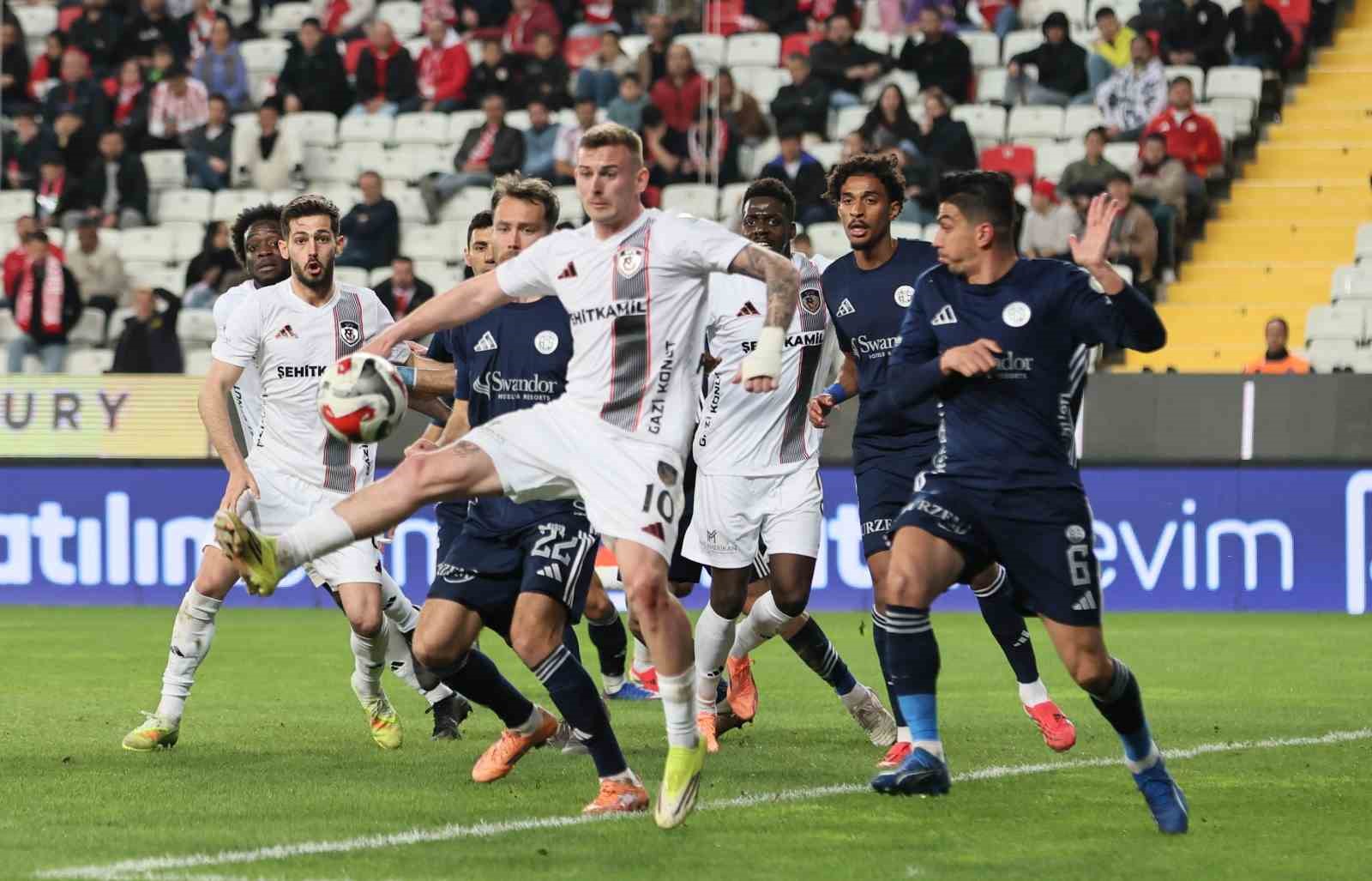 Trendyol Süper Lig: Antalyaspor: 1 - Gaziantep FK: 4 (Maç sonucu)
