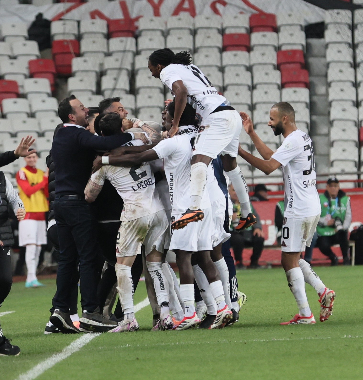 Trendyol Süper Lig: Antalyaspor: 1 - Gaziantep FK: 4 (Maç sonucu)
