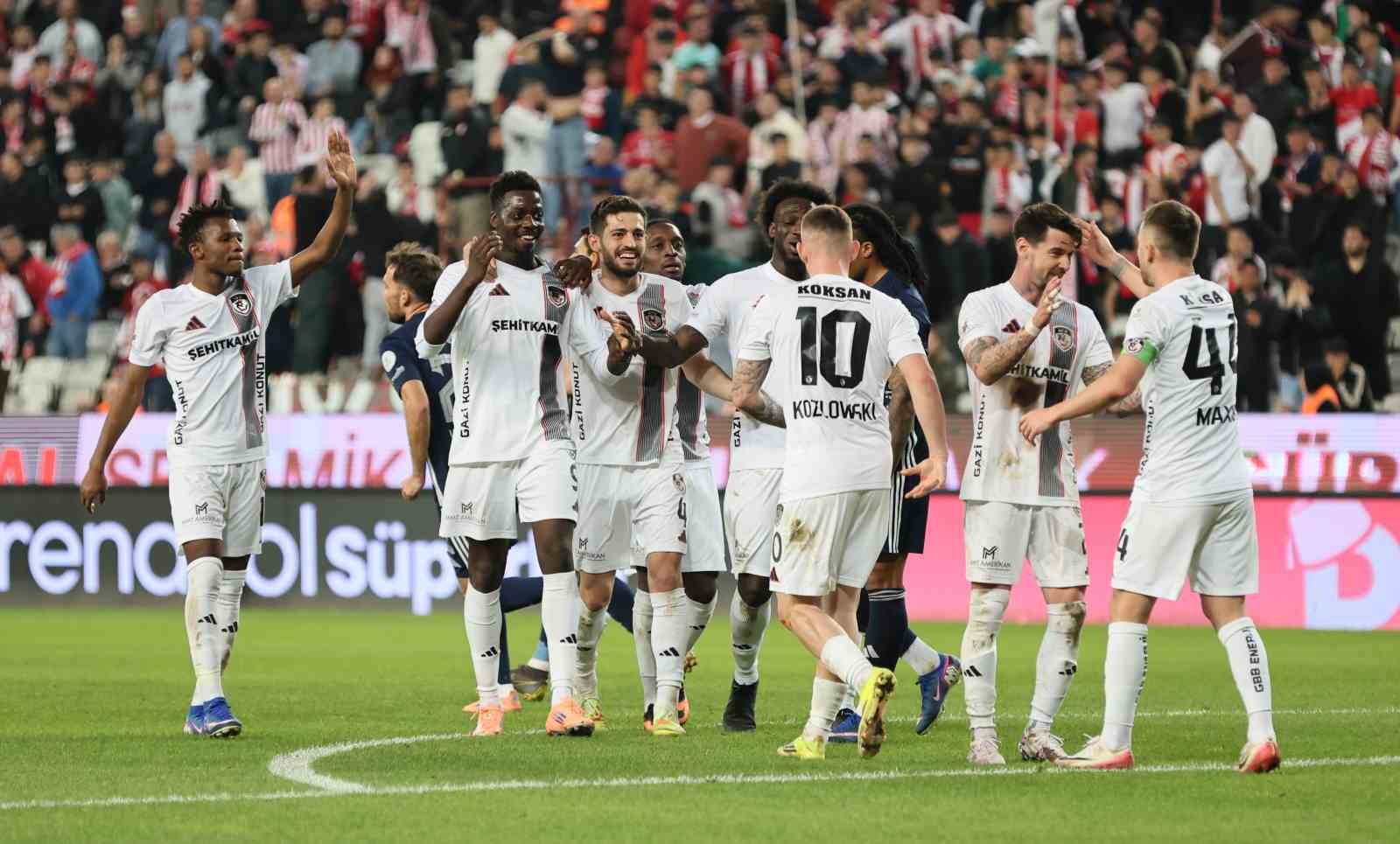 Trendyol Süper Lig: Antalyaspor: 1 - Gaziantep FK: 4 (Maç sonucu)
