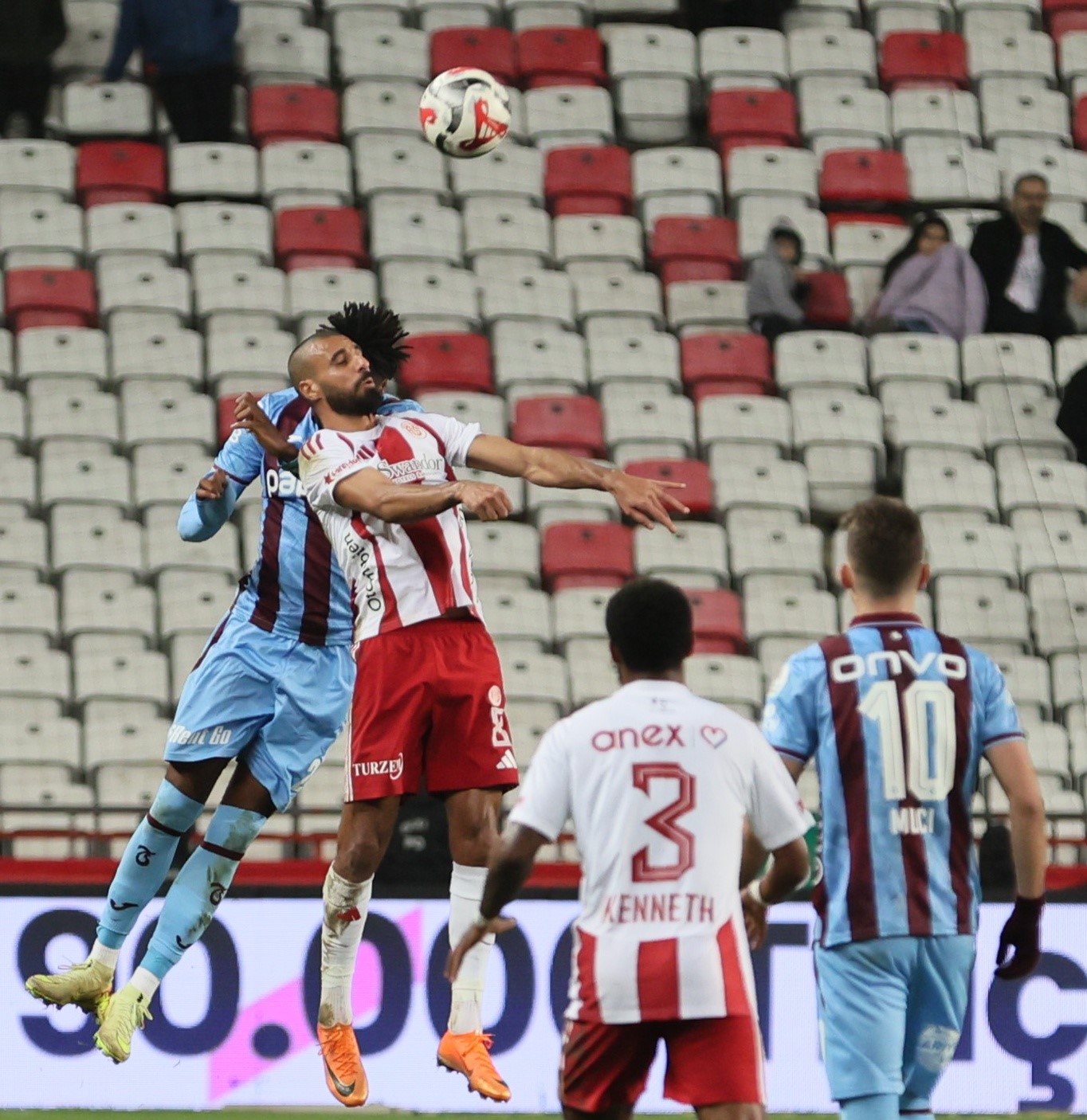 Trendyol Süper Lig: Antalyaspor: 1 - Trabzonspor: 1 (Maç sonucu)
