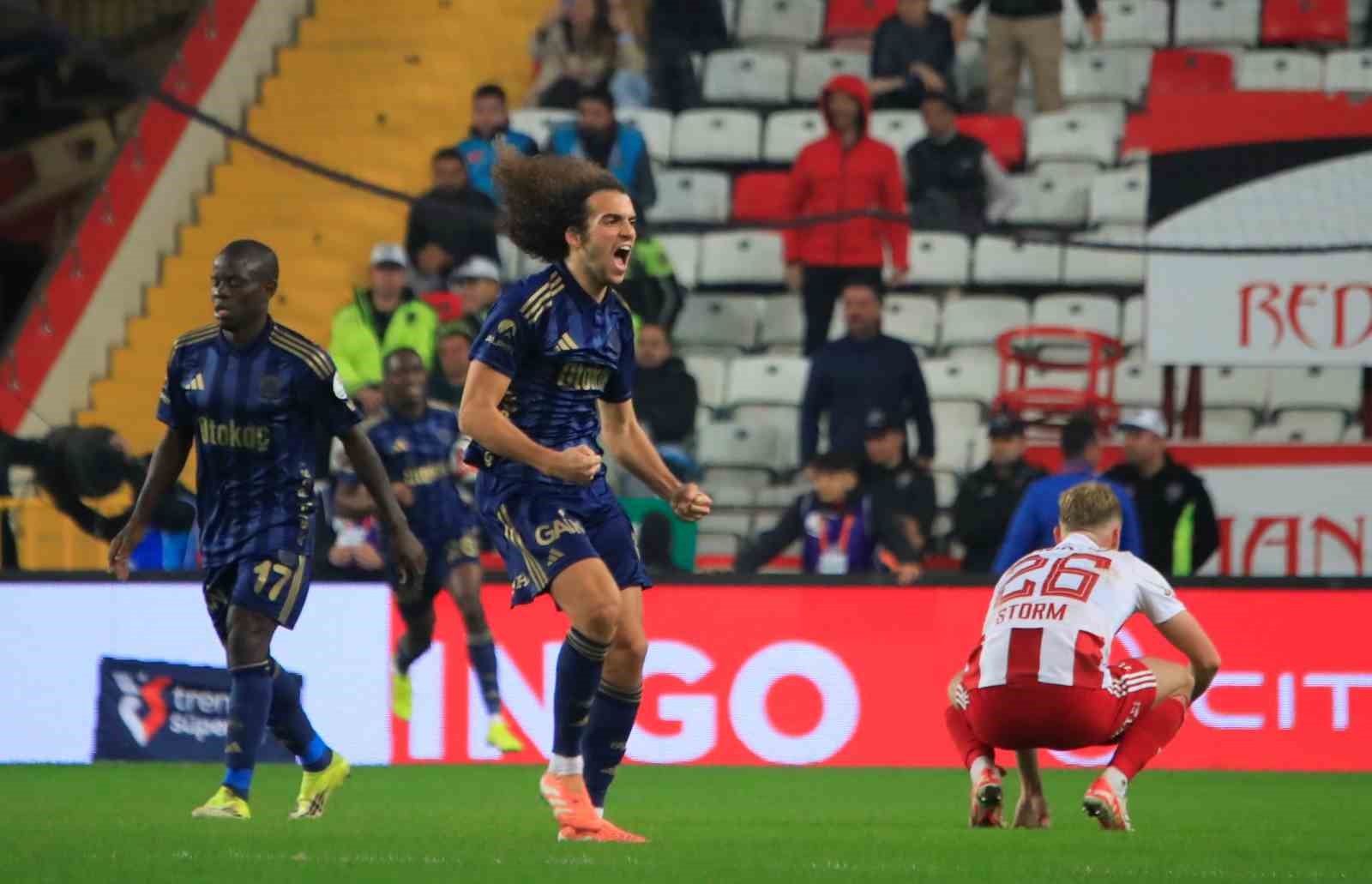 Trendyol Süper Lig: Antalyaspor: 2 - Fenerbahçe: 2 (Maç sonucu)
