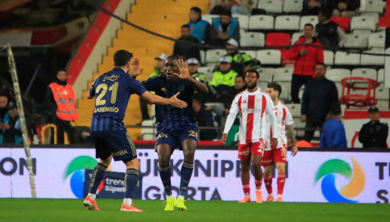 Trendyol Süper Lig: Antalyaspor: 2 - Fenerbahçe: 2 (Maç sonucu)
