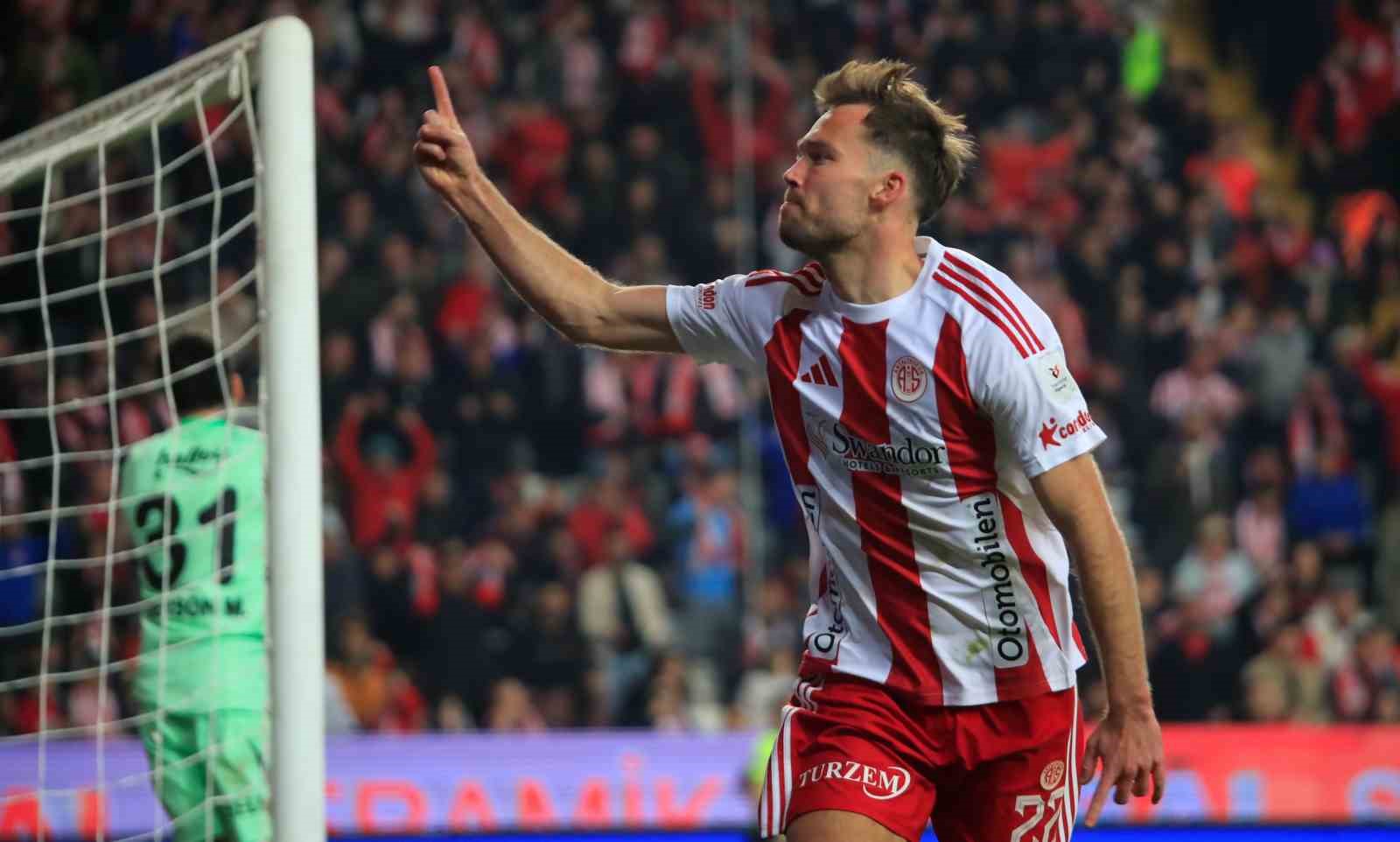 Trendyol Süper Lig: Antalyaspor: 2 - Fenerbahçe: 2 (Maç sonucu)
