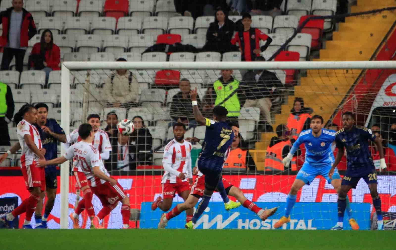 Trendyol Süper Lig: Antalyaspor: 2 - Fenerbahçe: 2 (Maç sonucu)
