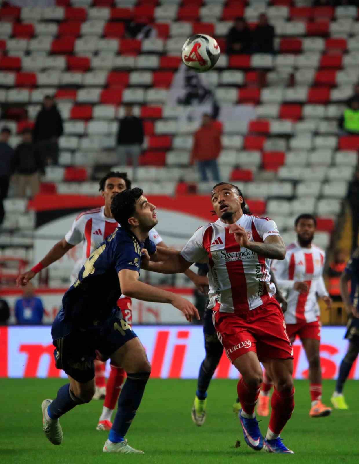 Trendyol Süper Lig: Antalyaspor: 2 - Fenerbahçe: 2 (Maç sonucu)
