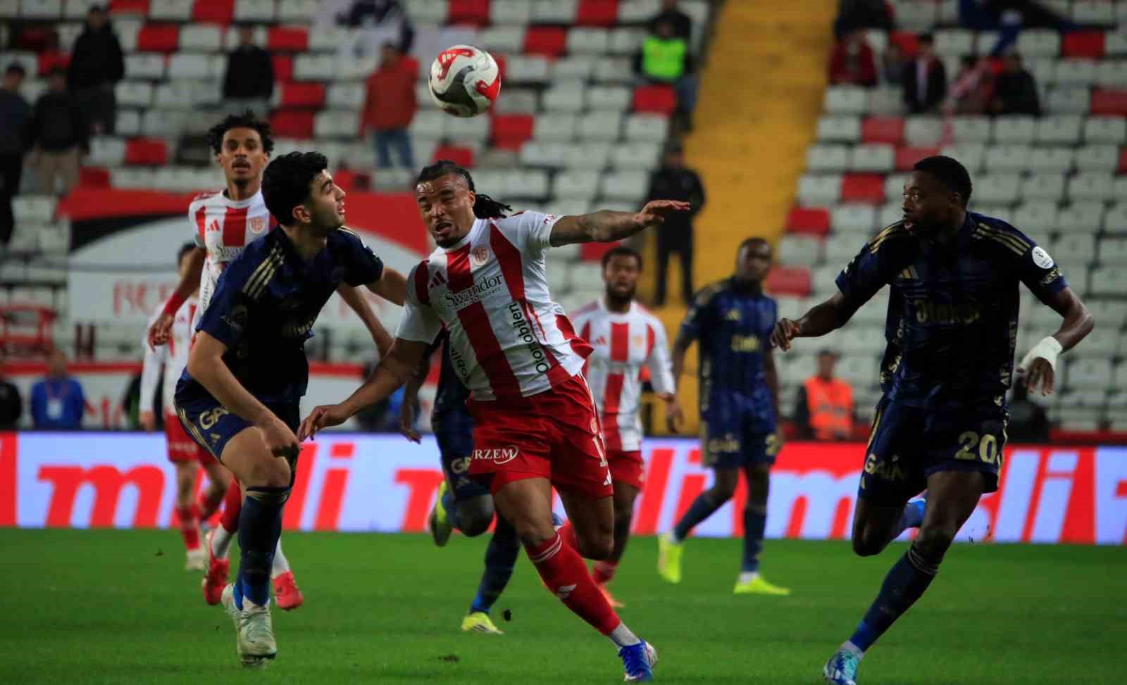 Trendyol Süper Lig: Antalyaspor: 2 - Fenerbahçe: 2 (Maç sonucu)
