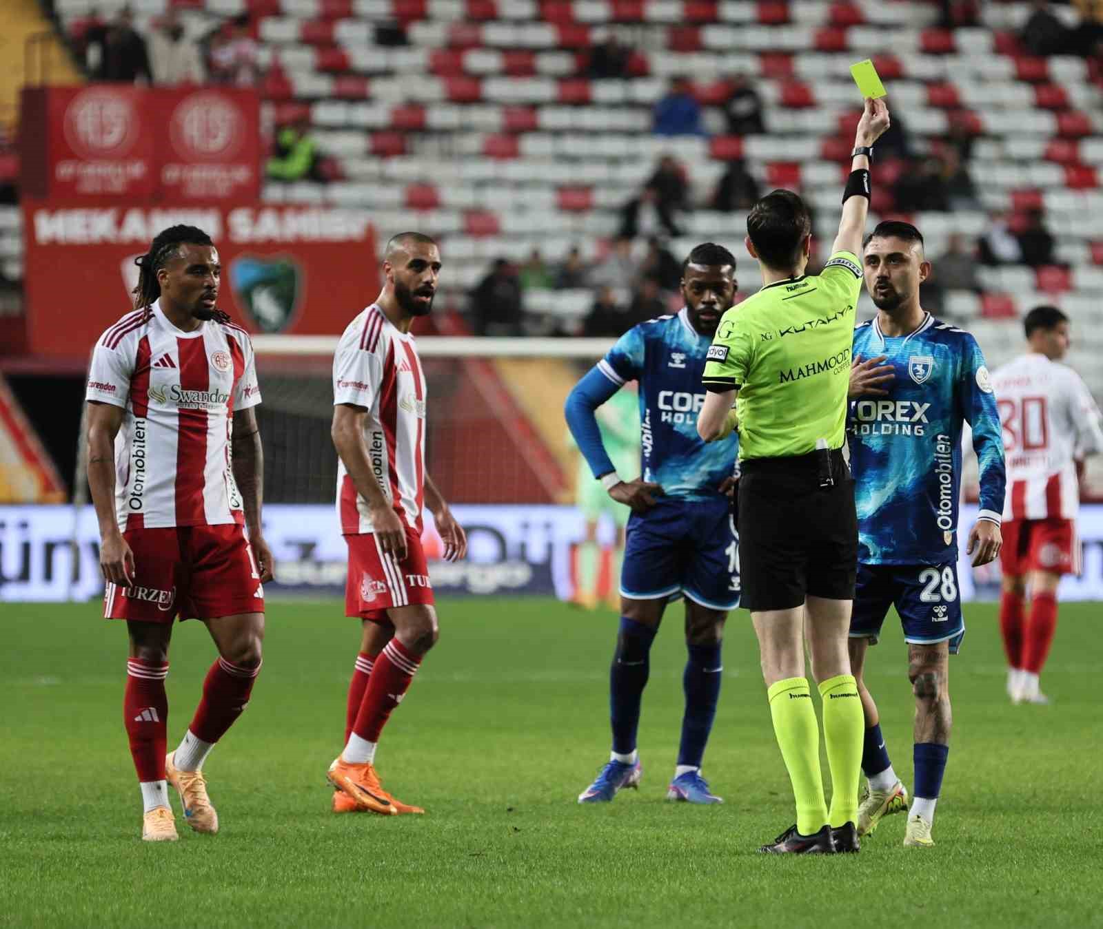 Trendyol Süper Lig: Antalyaspor: 2 - Samsunspor: 0 (İlk yarı)
Trendyol Süper Lig: Antalyaspor: 2 - Samsunspor: 0 (İlk yarı)