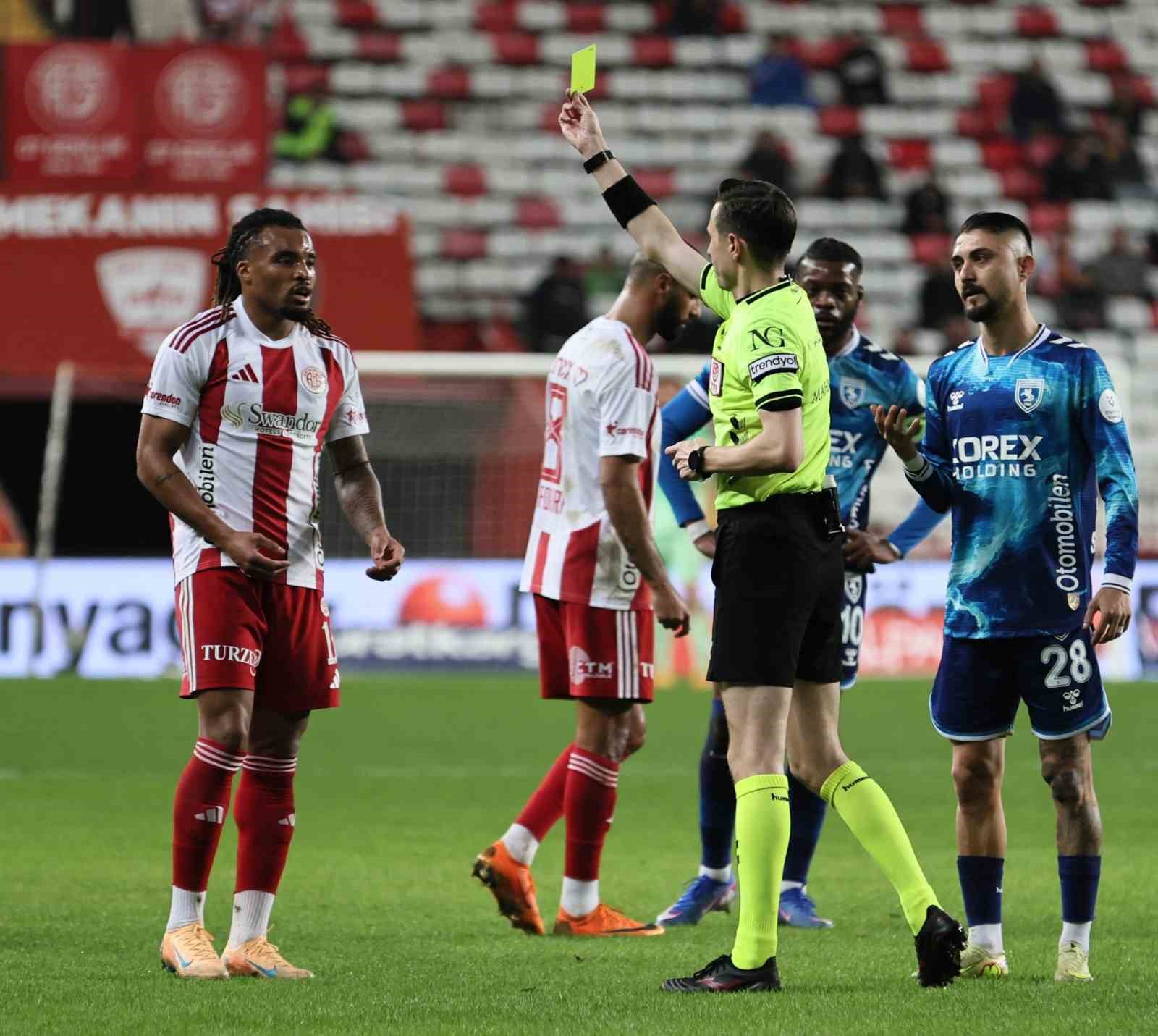 Trendyol Süper Lig: Antalyaspor: 2 - Samsunspor: 0 (İlk yarı)
Trendyol Süper Lig: Antalyaspor: 2 - Samsunspor: 0 (İlk yarı)