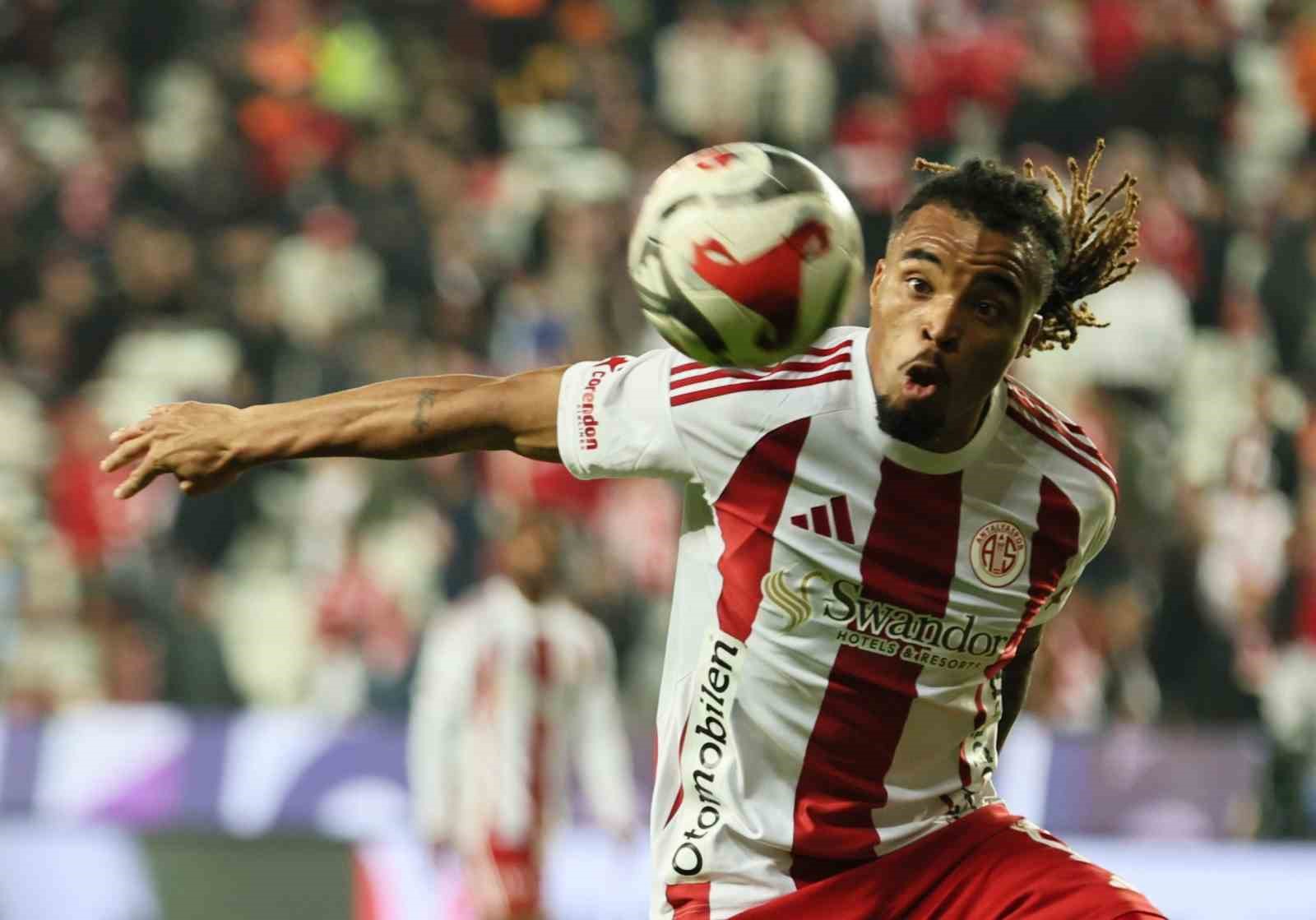 Trendyol Süper Lig: Antalyaspor: 2 - Samsunspor: 0 (İlk yarı)
Trendyol Süper Lig: Antalyaspor: 2 - Samsunspor: 0 (İlk yarı)