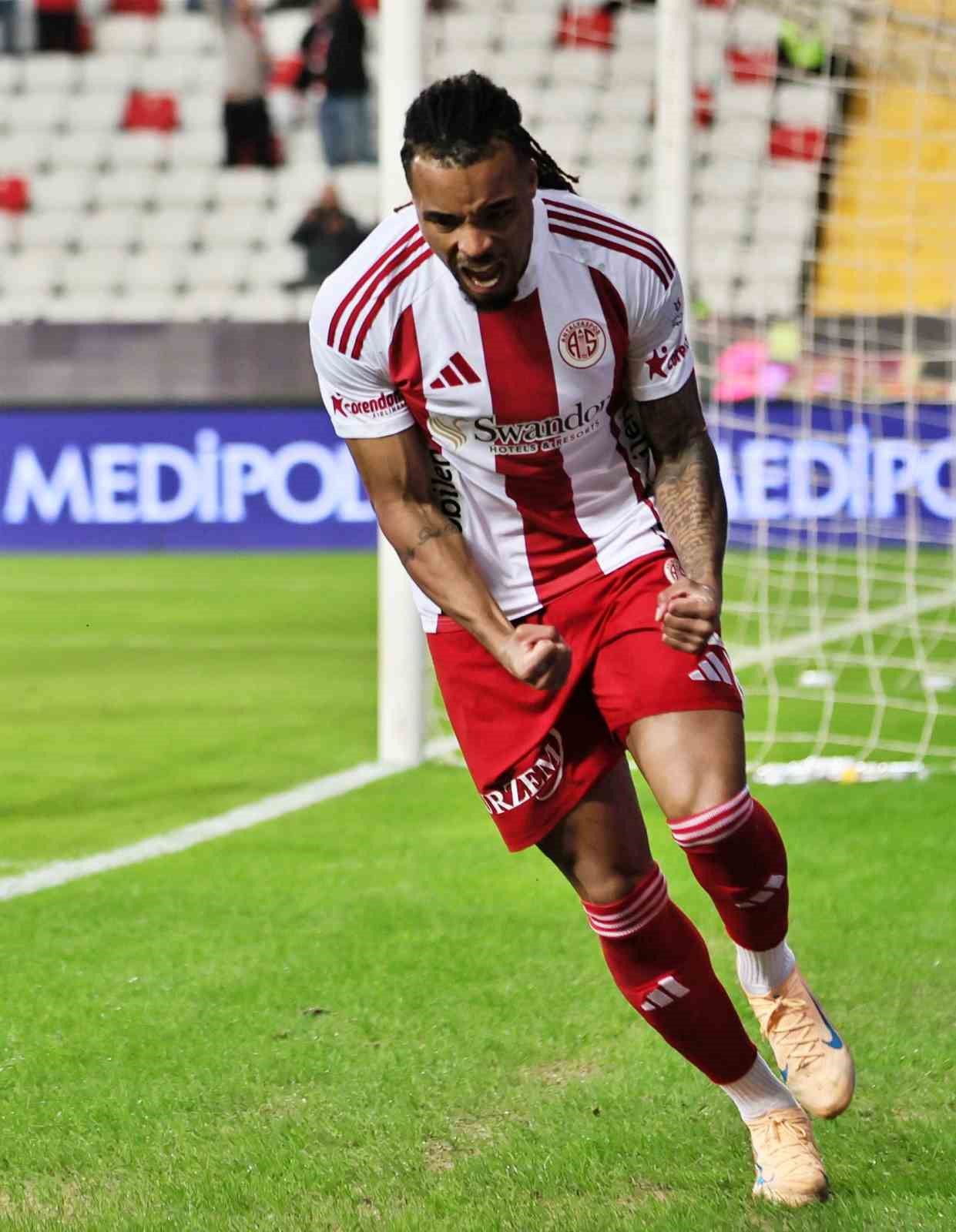 Trendyol Süper Lig: Antalyaspor: 2 - Samsunspor: 0 (İlk yarı)
Trendyol Süper Lig: Antalyaspor: 2 - Samsunspor: 0 (İlk yarı)