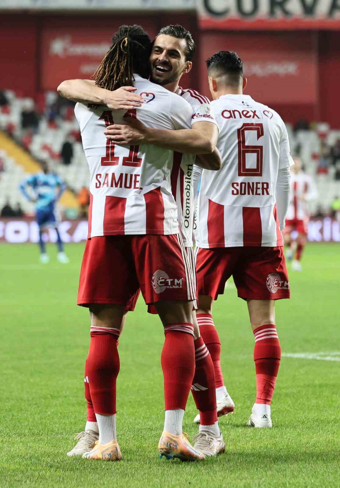 Trendyol Süper Lig: Antalyaspor: 2 - Samsunspor: 0 (İlk yarı)
Trendyol Süper Lig: Antalyaspor: 2 - Samsunspor: 0 (İlk yarı)